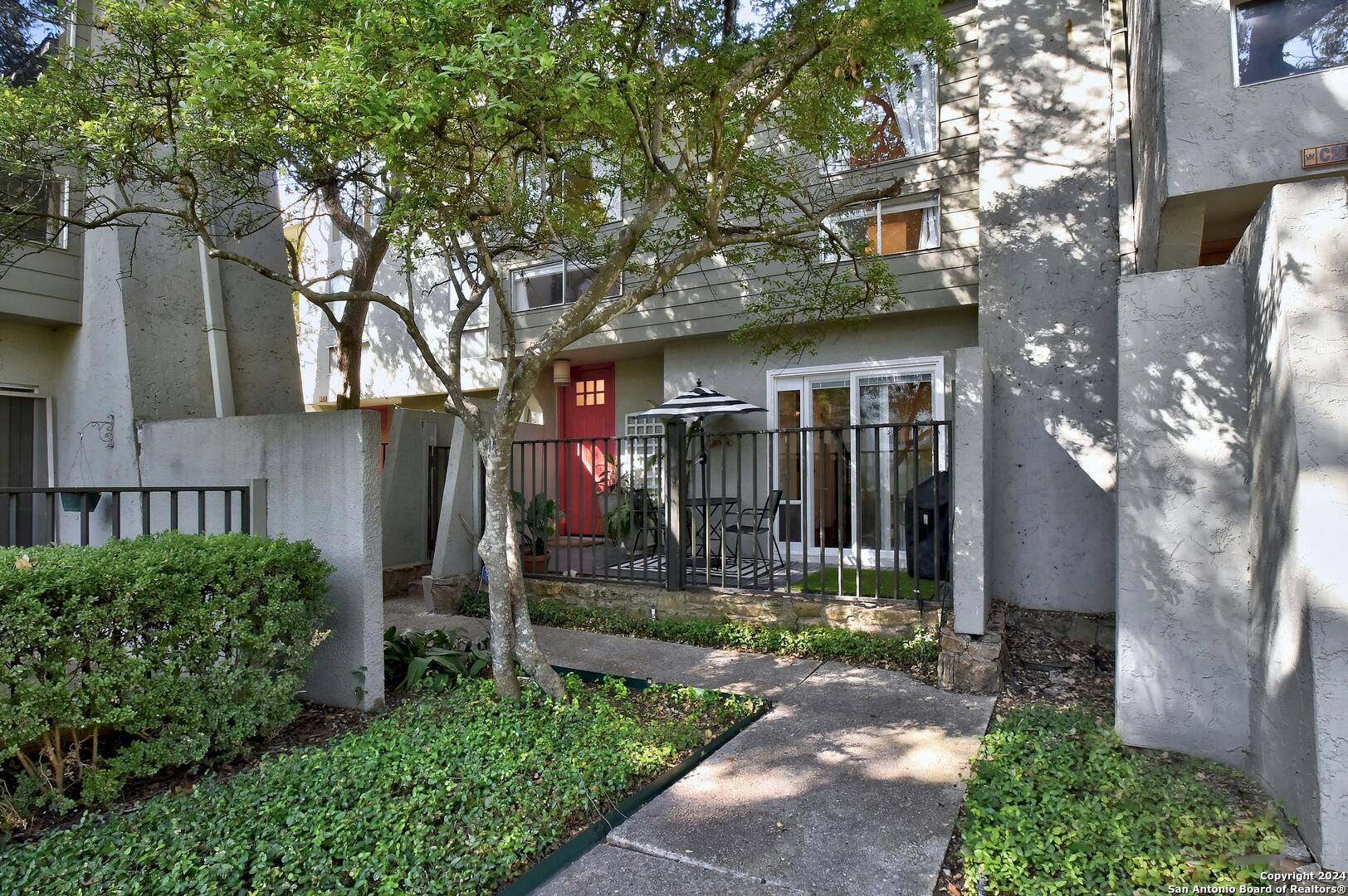 3102 EISENHAUER RD Unit: C-24
