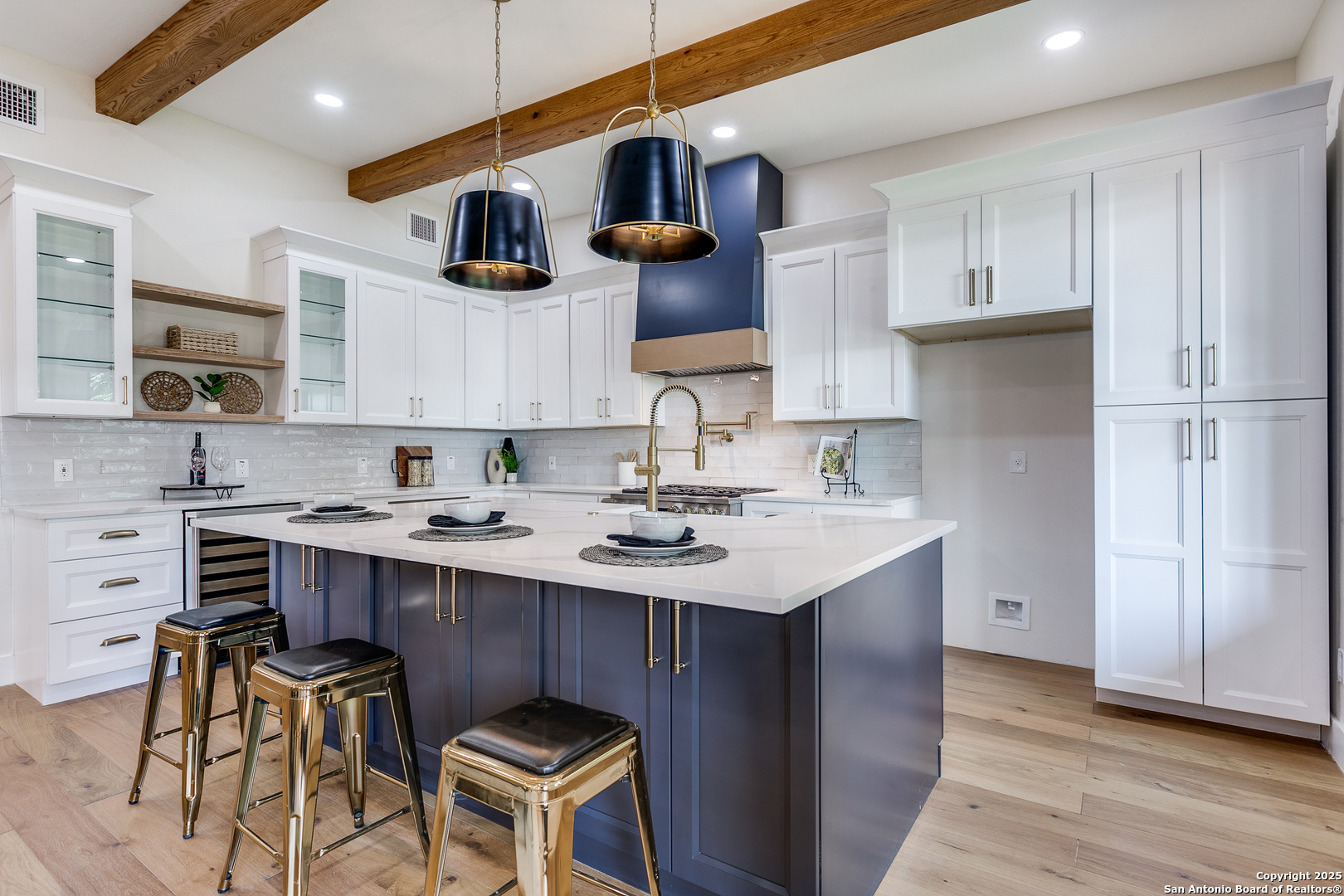 205 E Rische