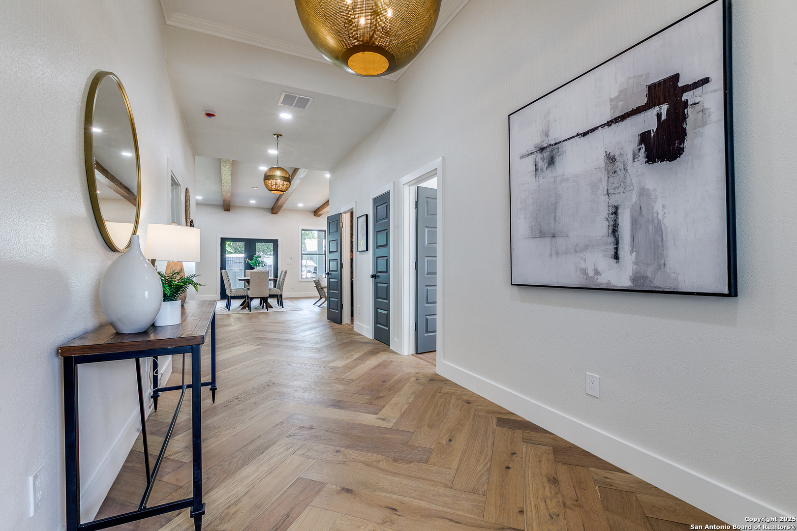 205 E Rische