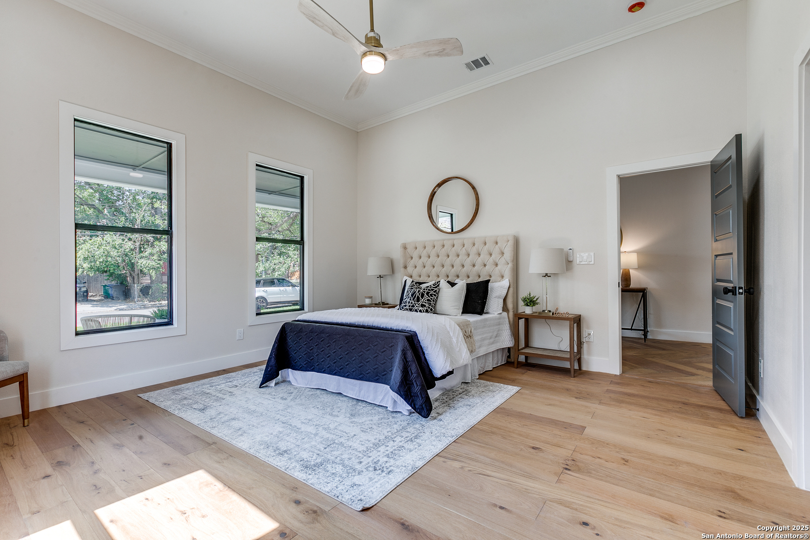 205 E Rische