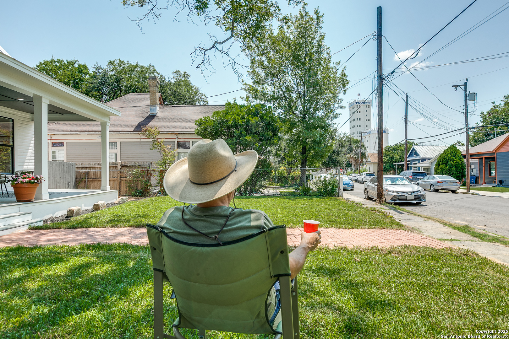 205 E Rische