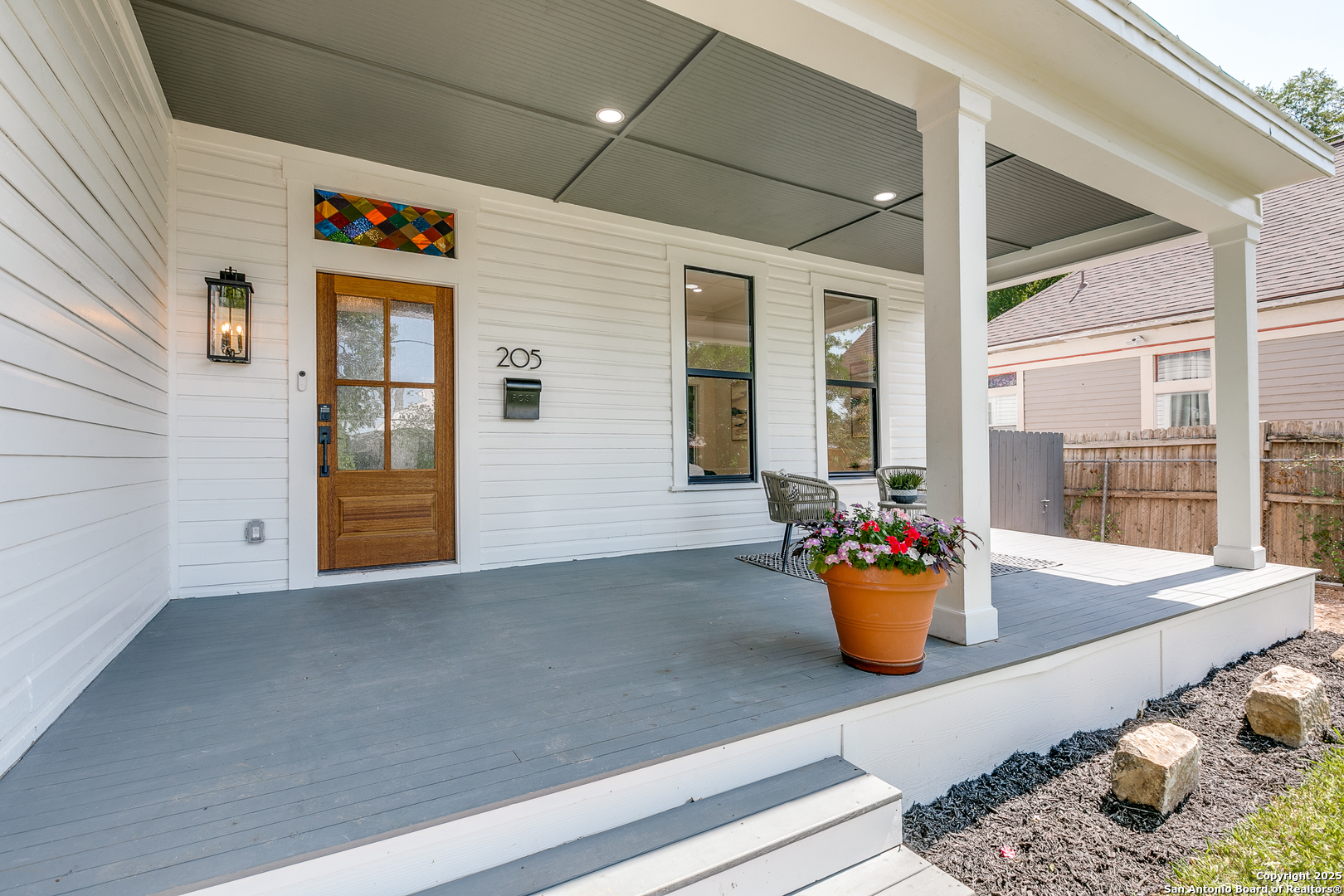 205 E Rische