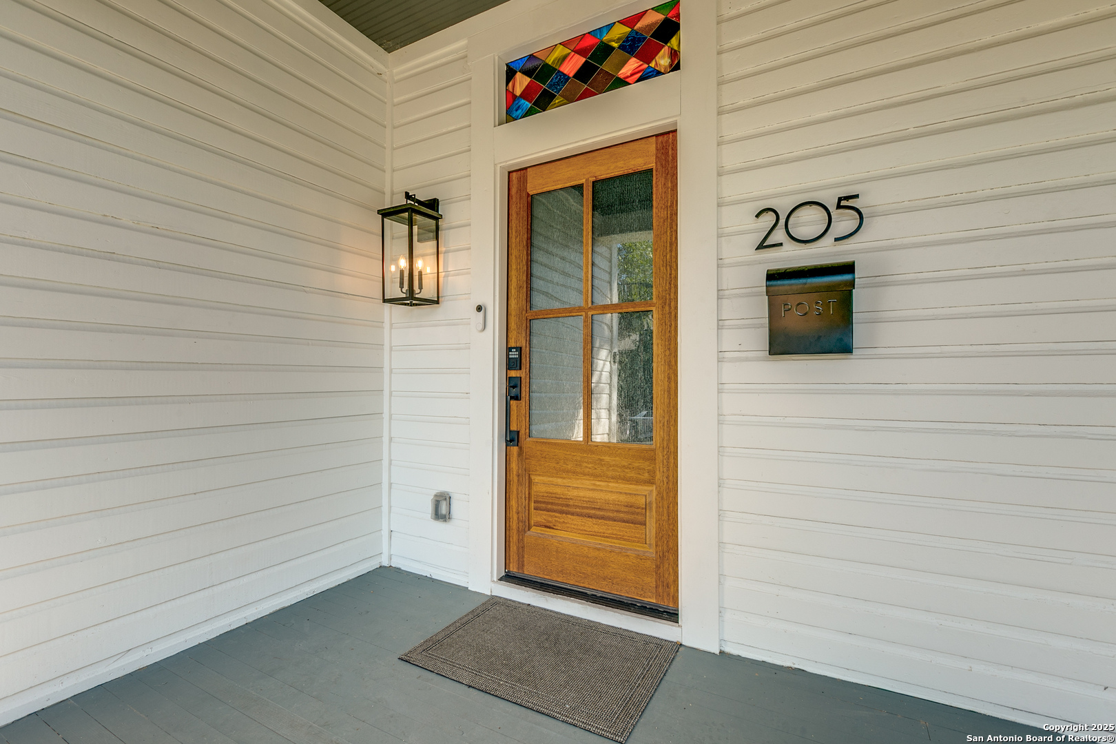 205 E Rische