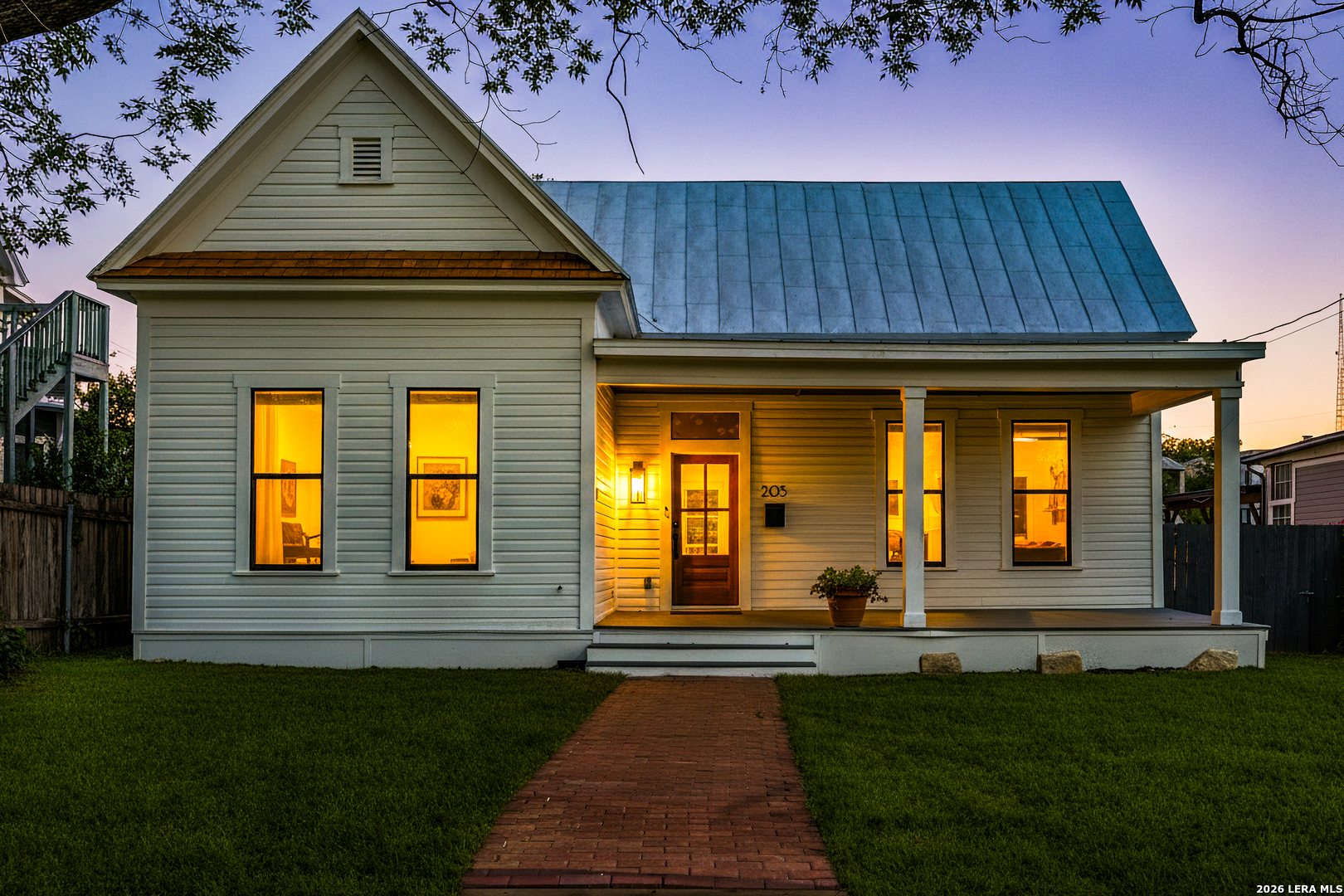 205 E Rische