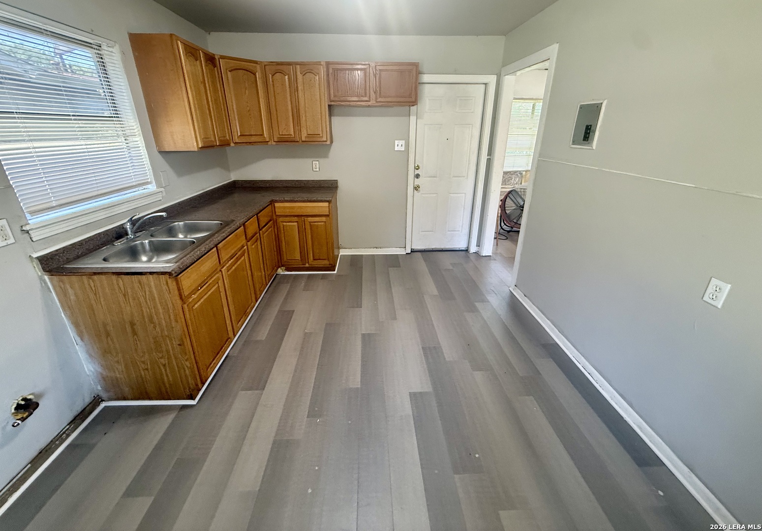 231 W Jewell