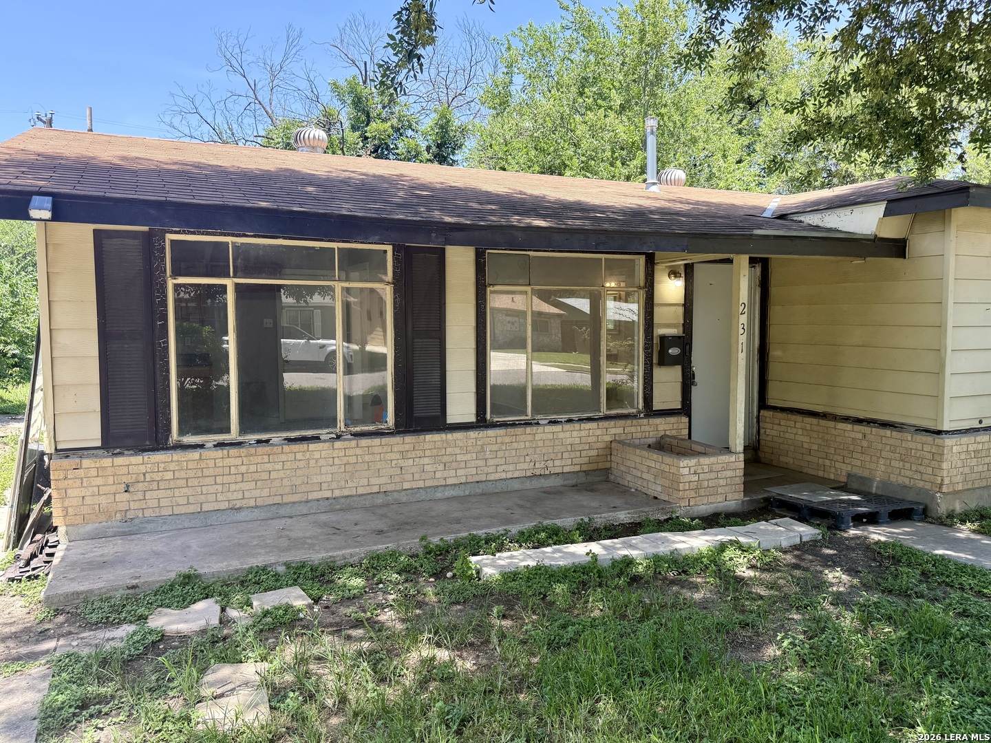 231 W Jewell