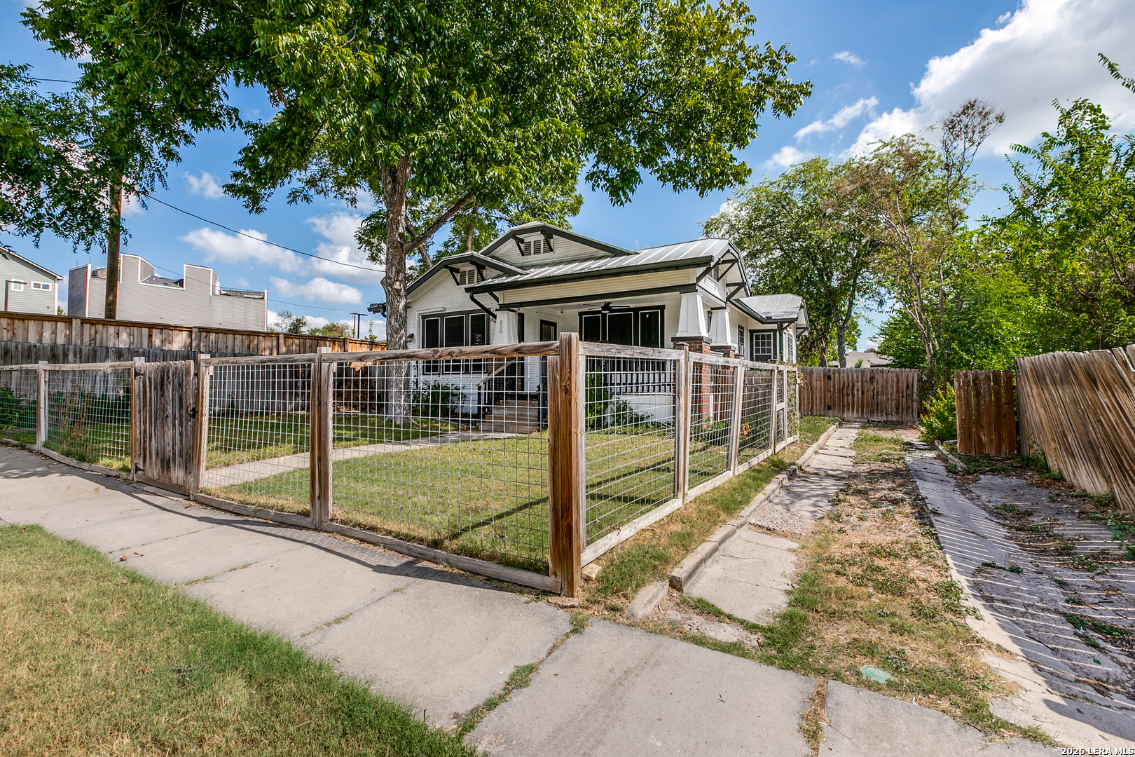 830 E Erie Ave