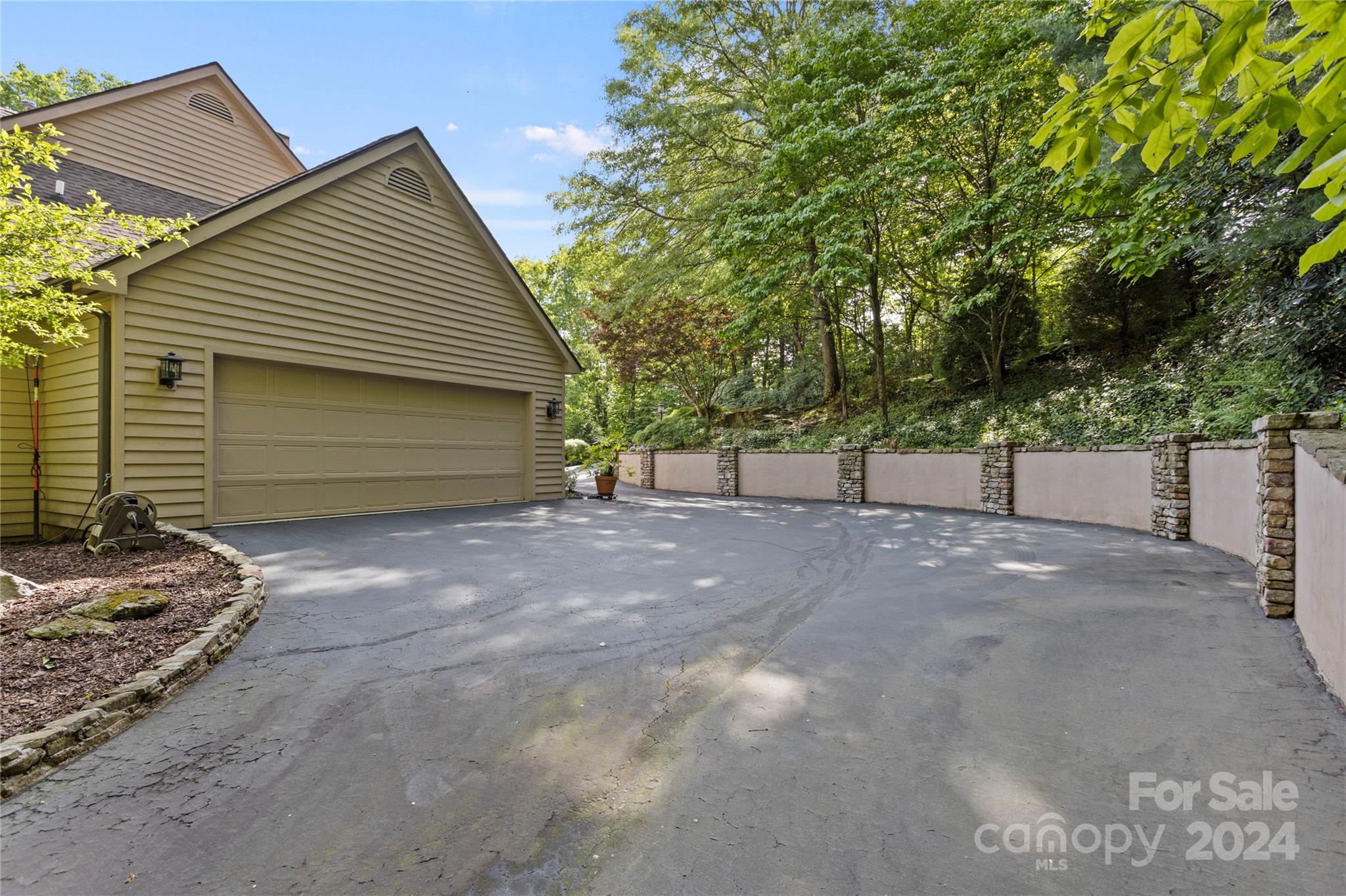 113 Woodglen Court