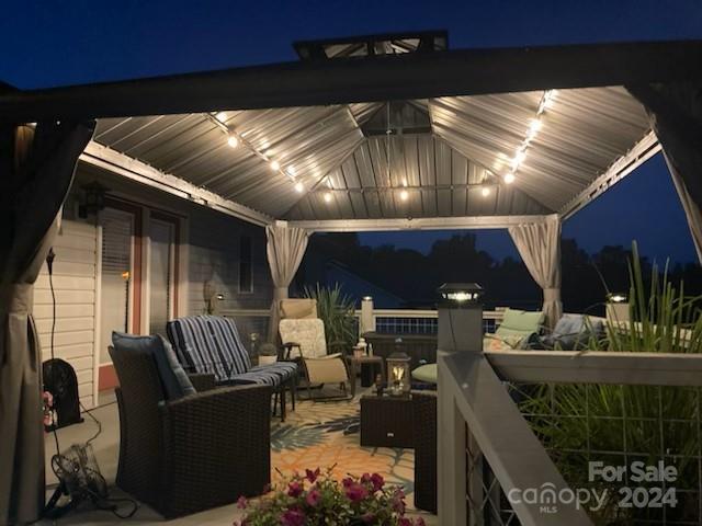 244 N Woodleaf Road