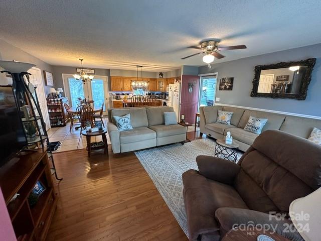 244 N Woodleaf Road