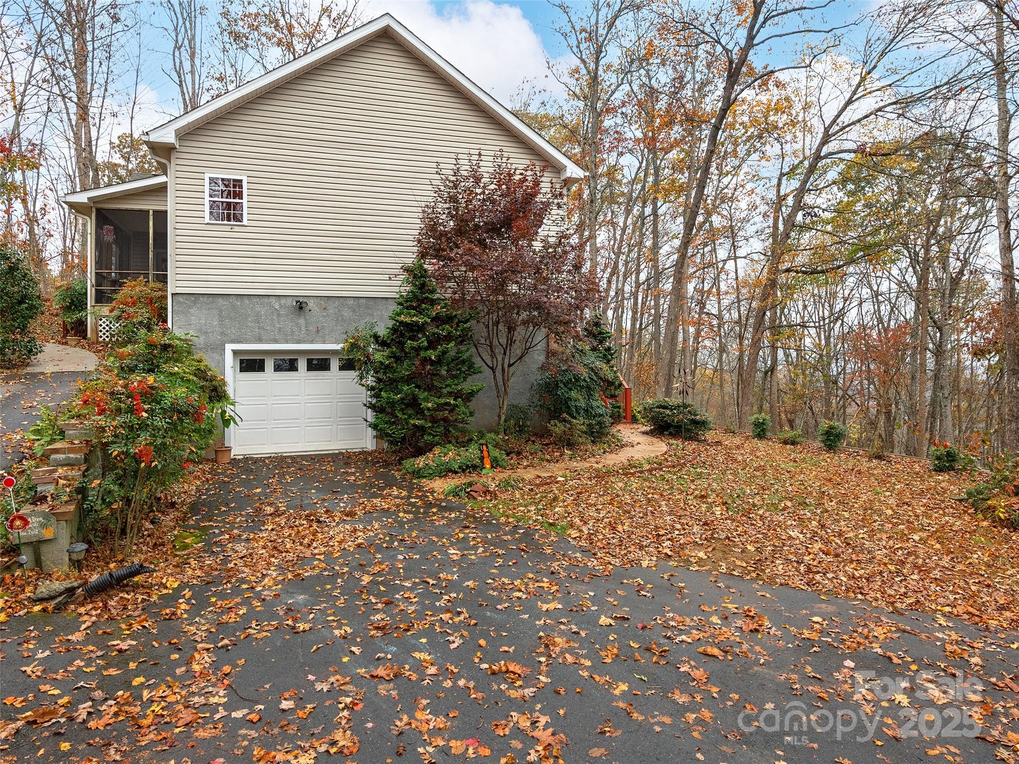345 Ravenwood Lane