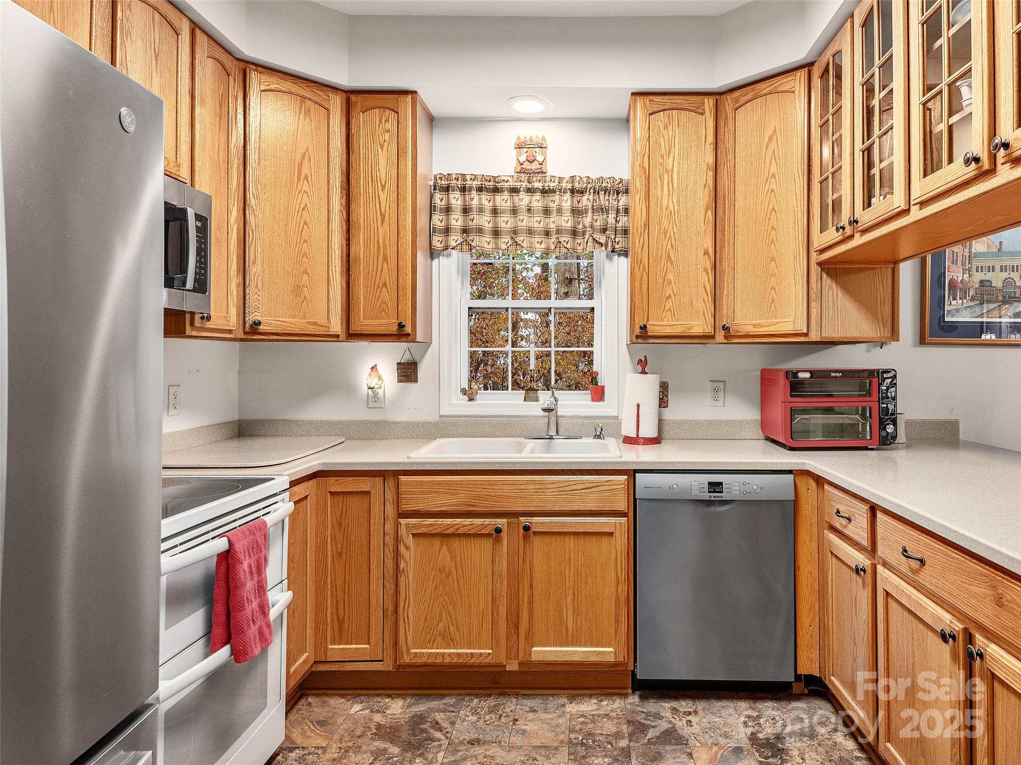 345 Ravenwood Lane