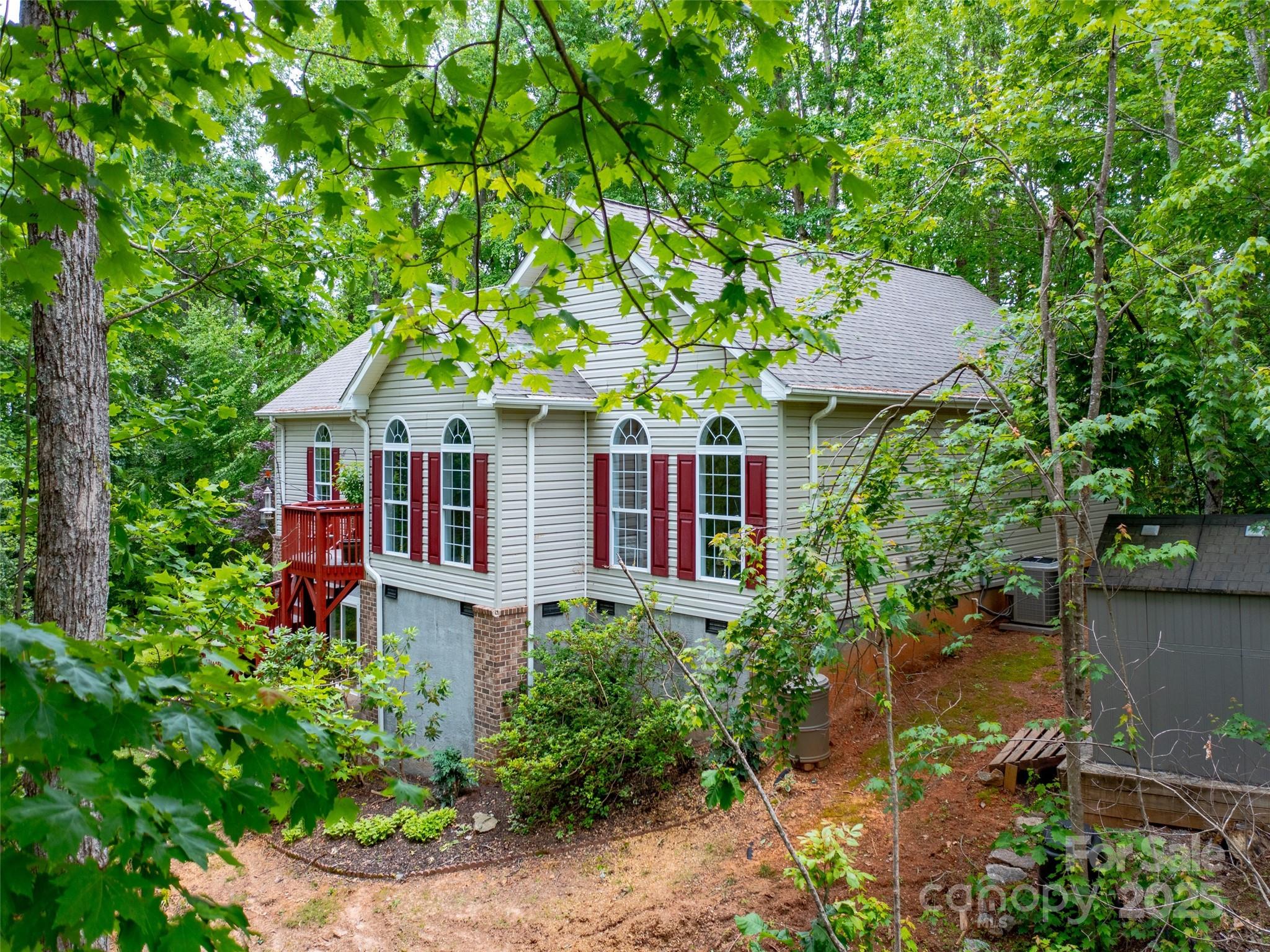 345 Ravenwood Lane