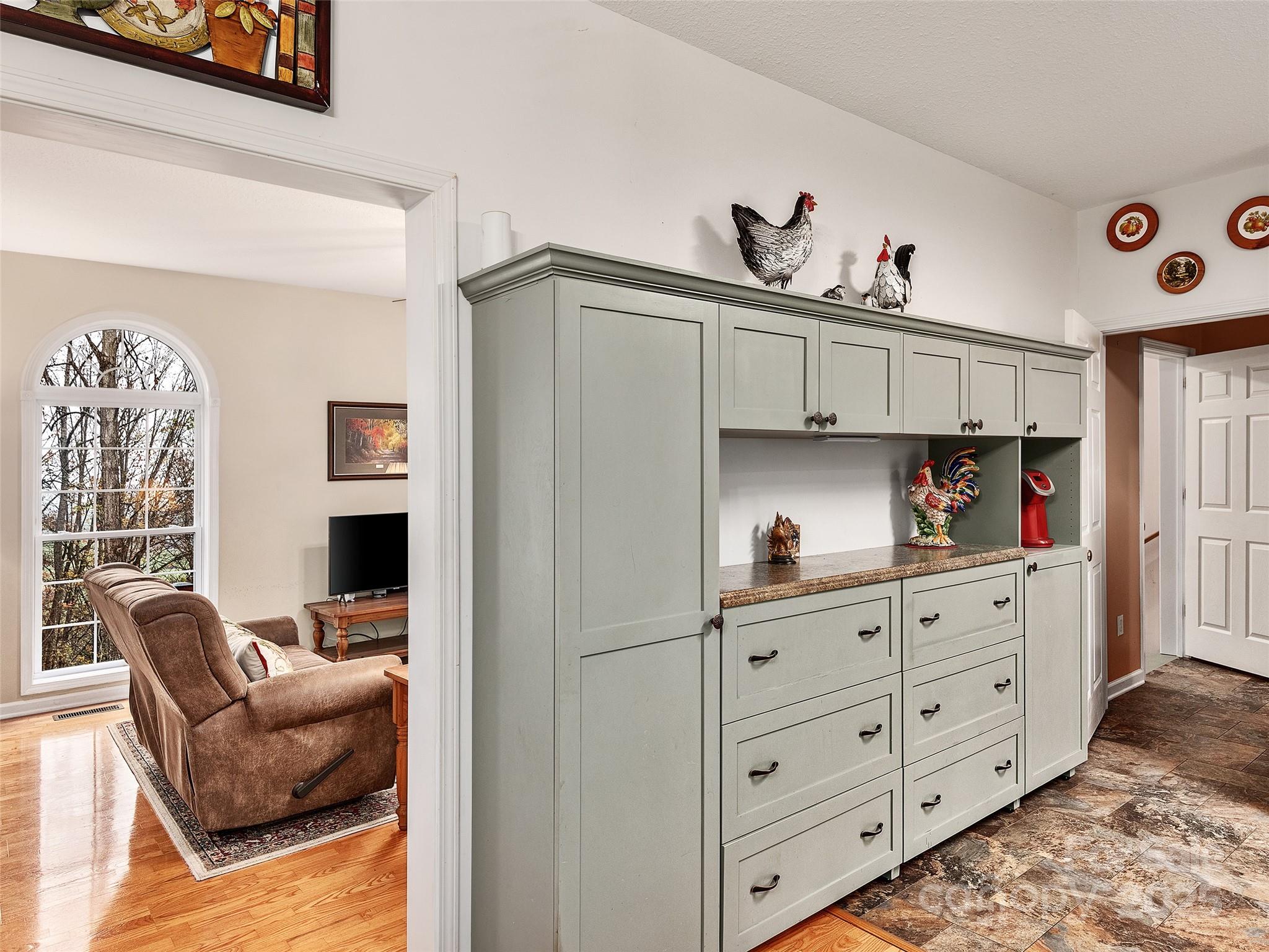 345 Ravenwood Lane