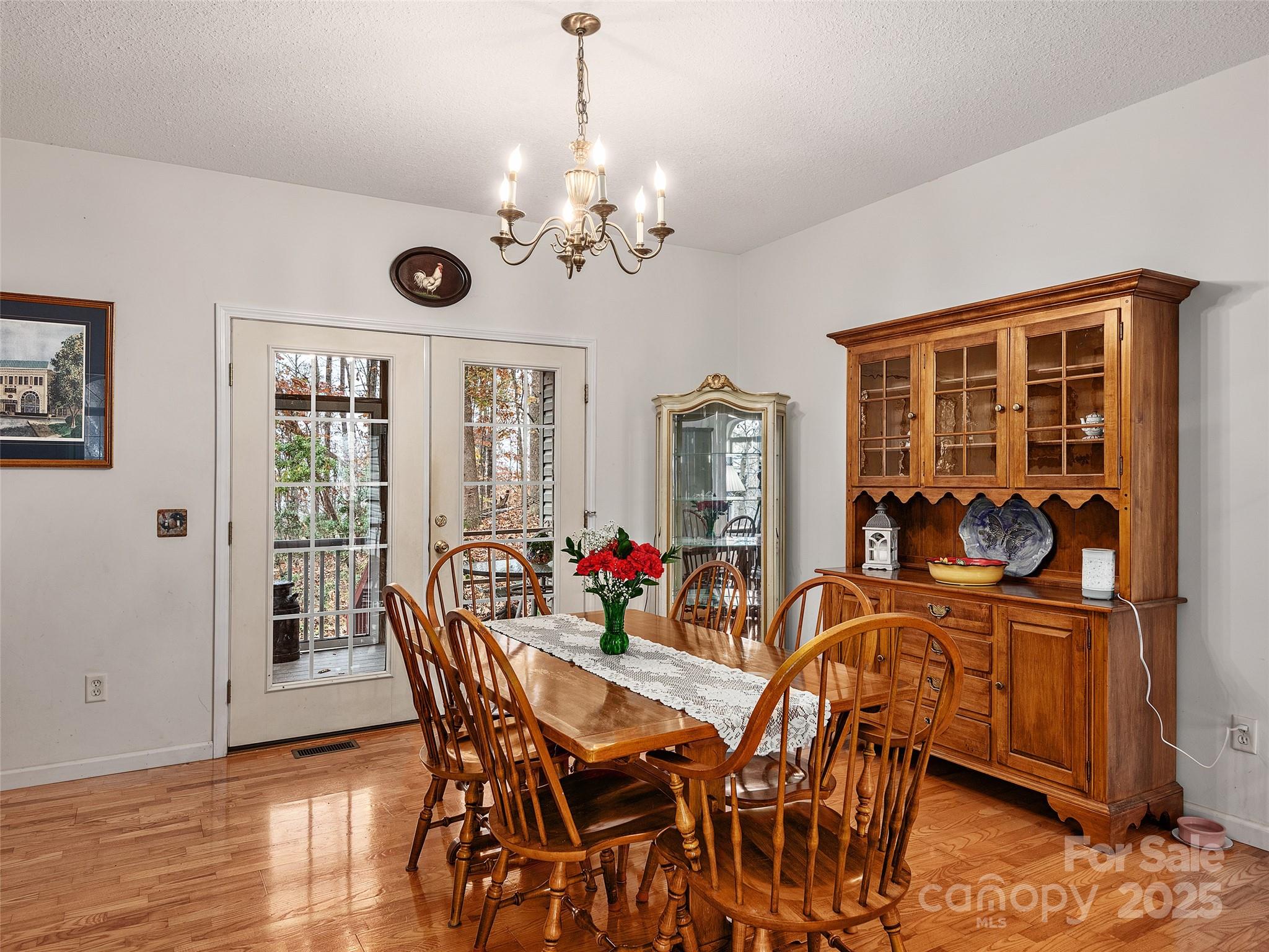 345 Ravenwood Lane