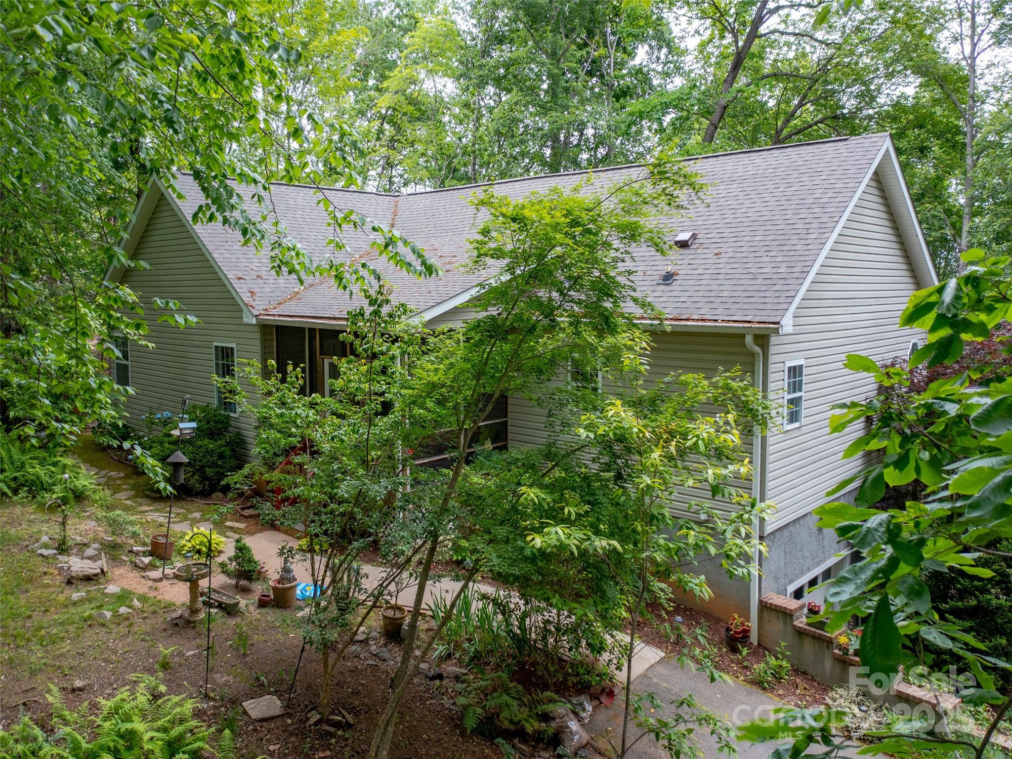 345 Ravenwood Lane