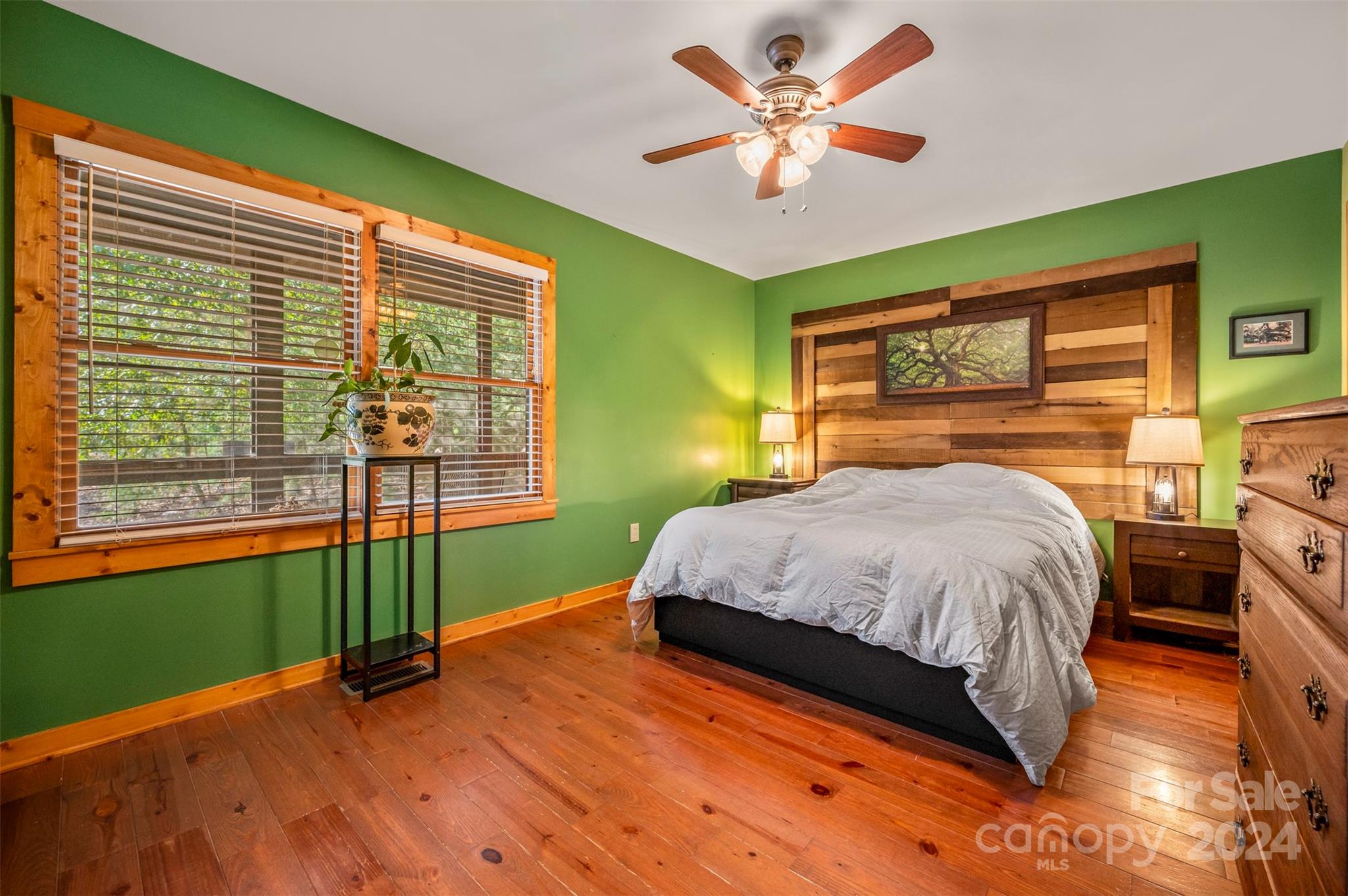 1261 Clearwater Parkway