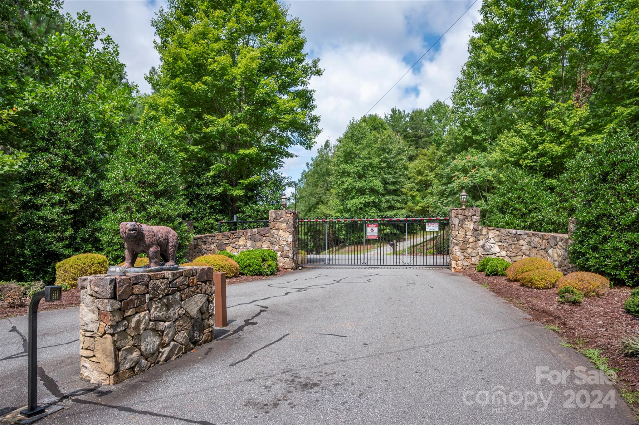 1261 Clearwater Parkway
