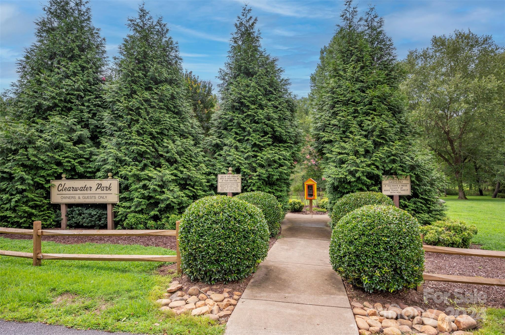 1261 Clearwater Parkway