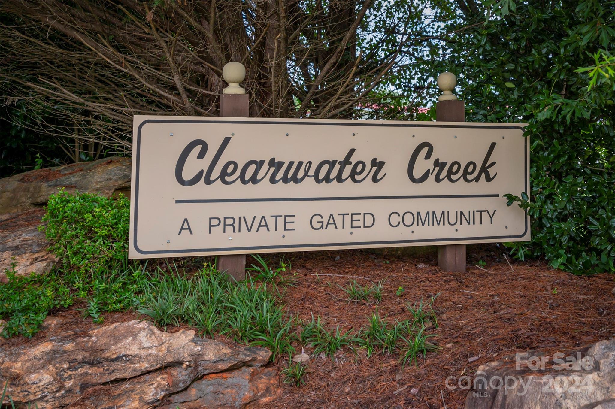 1261 Clearwater Parkway