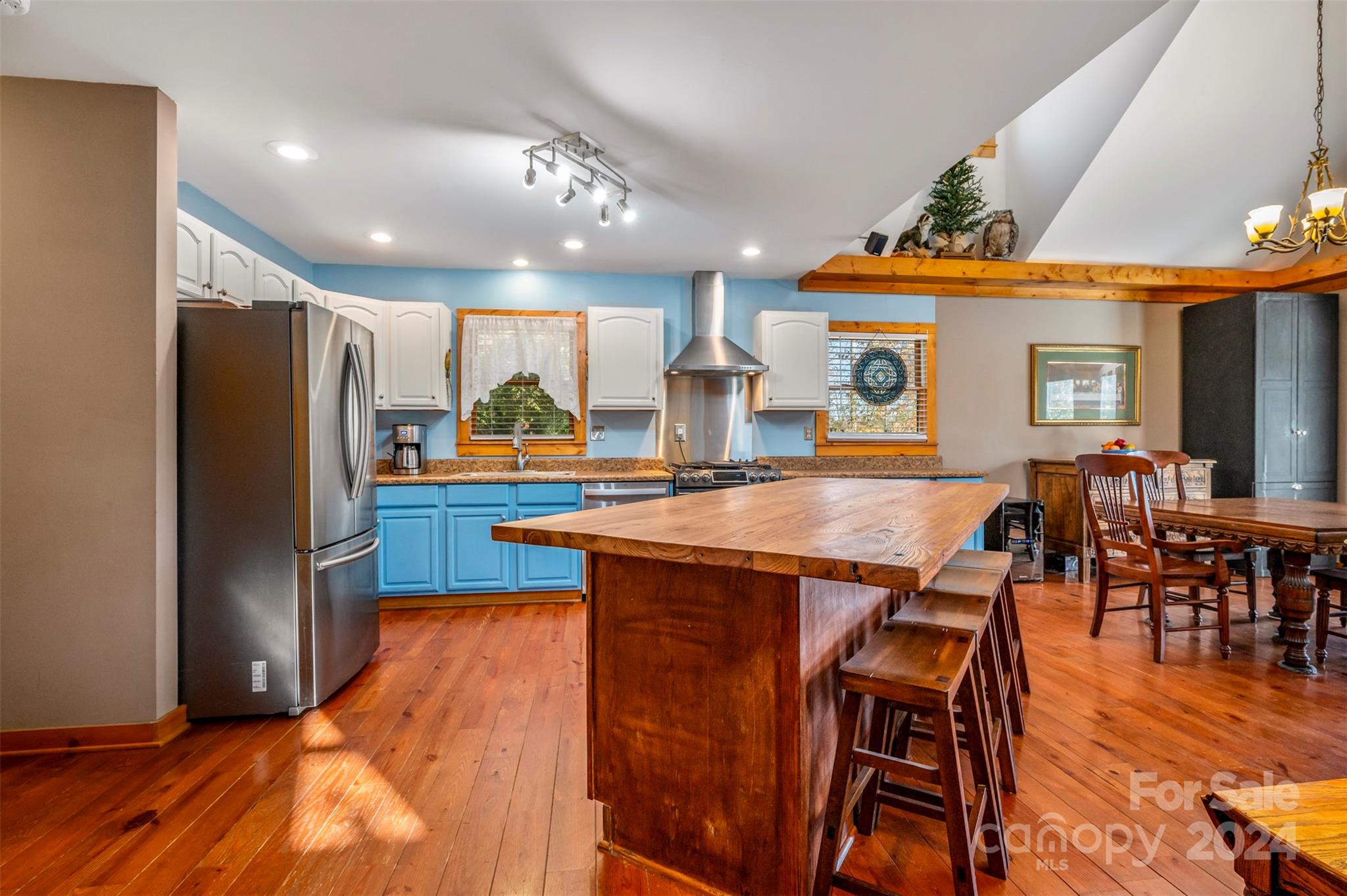1261 Clearwater Parkway