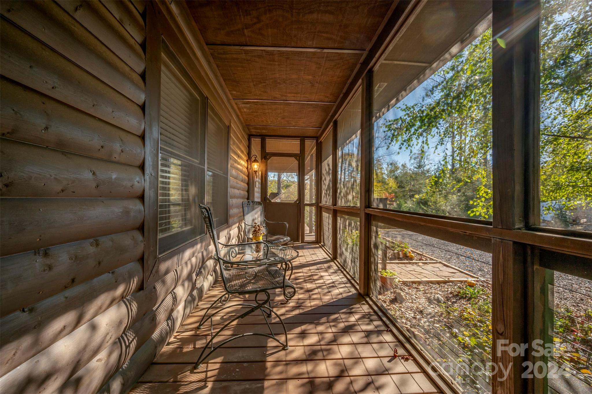 1261 Clearwater Parkway