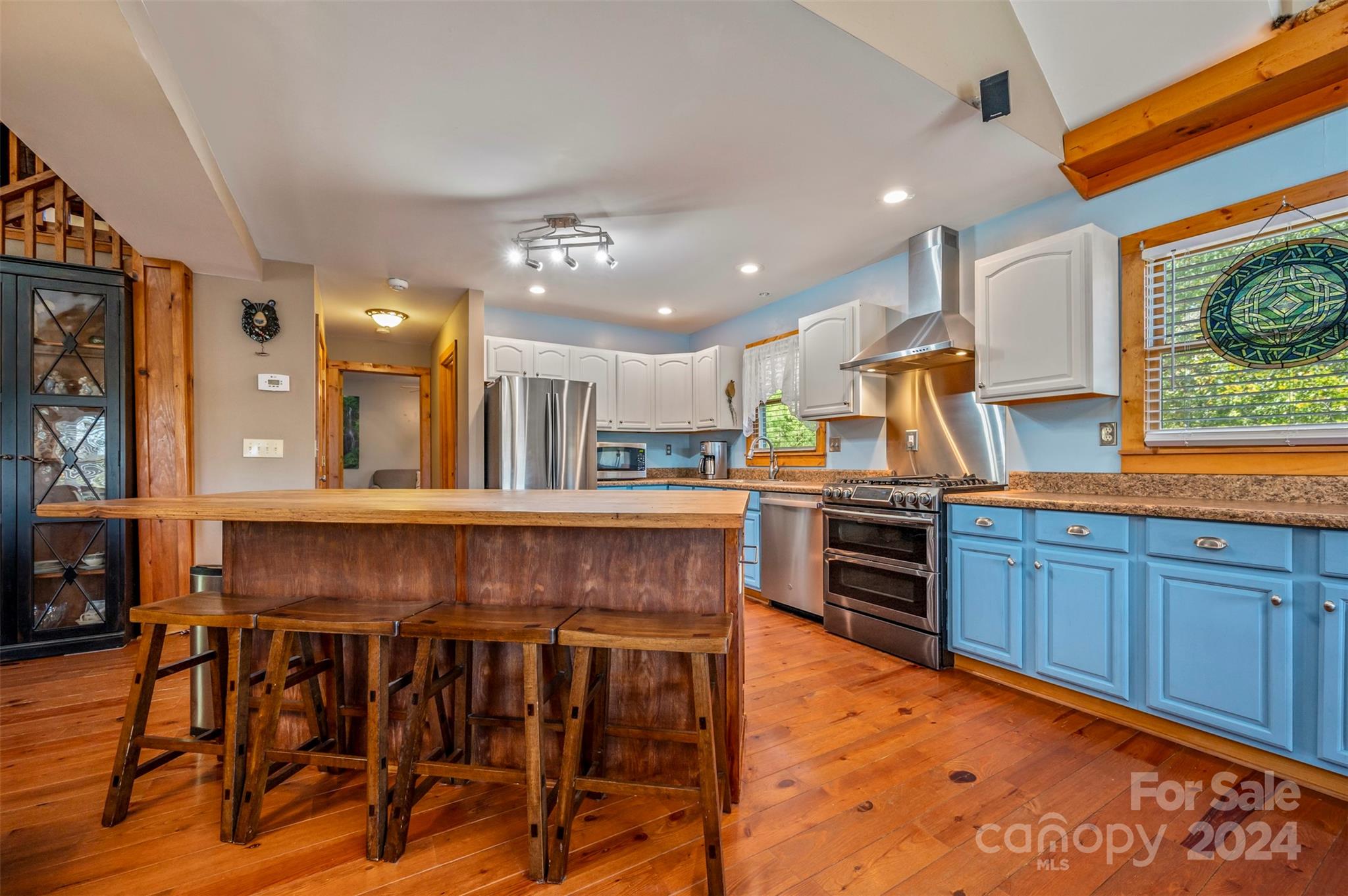 1261 Clearwater Parkway
