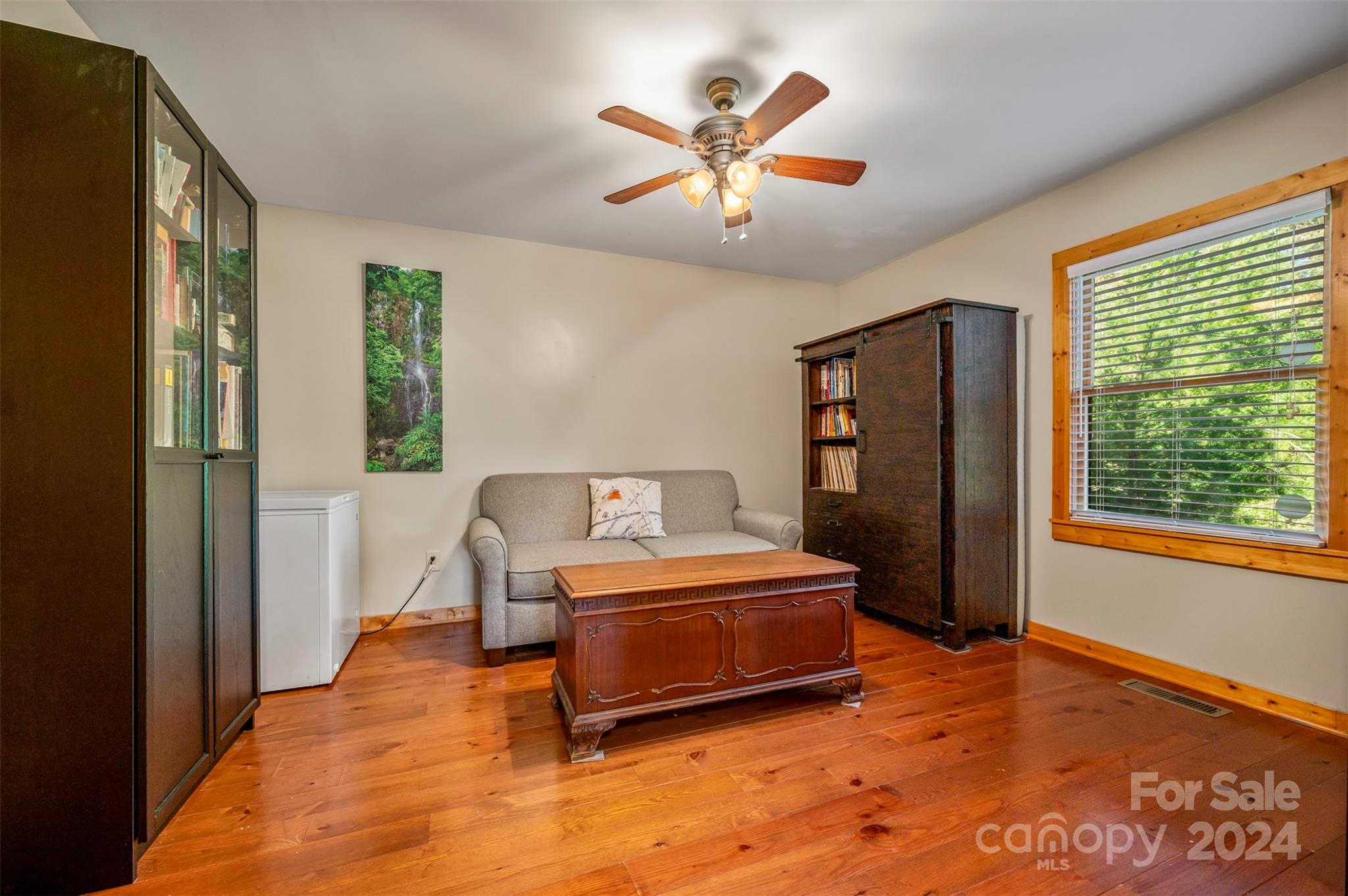 1261 Clearwater Parkway