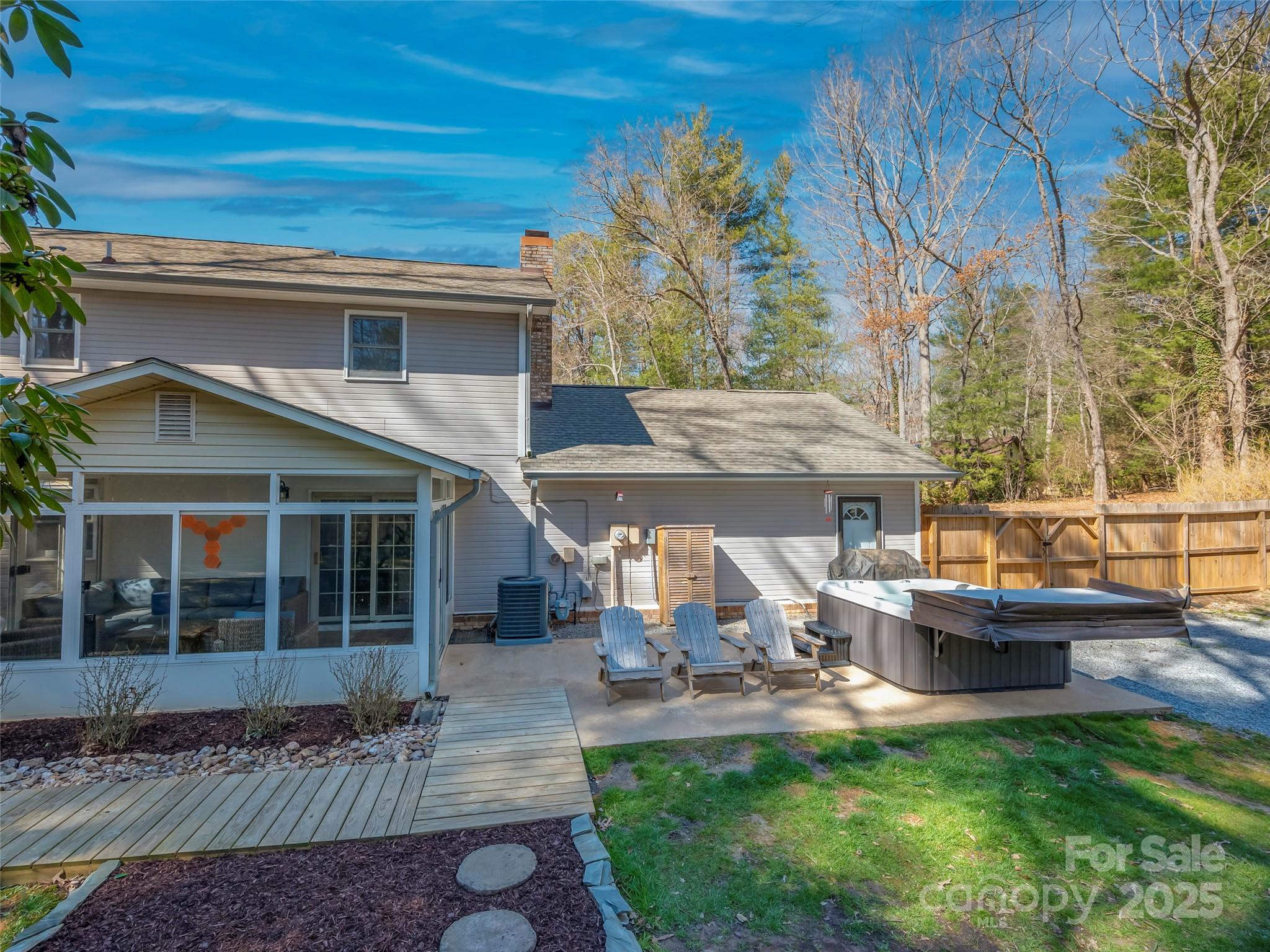 4 Bridle Path Court