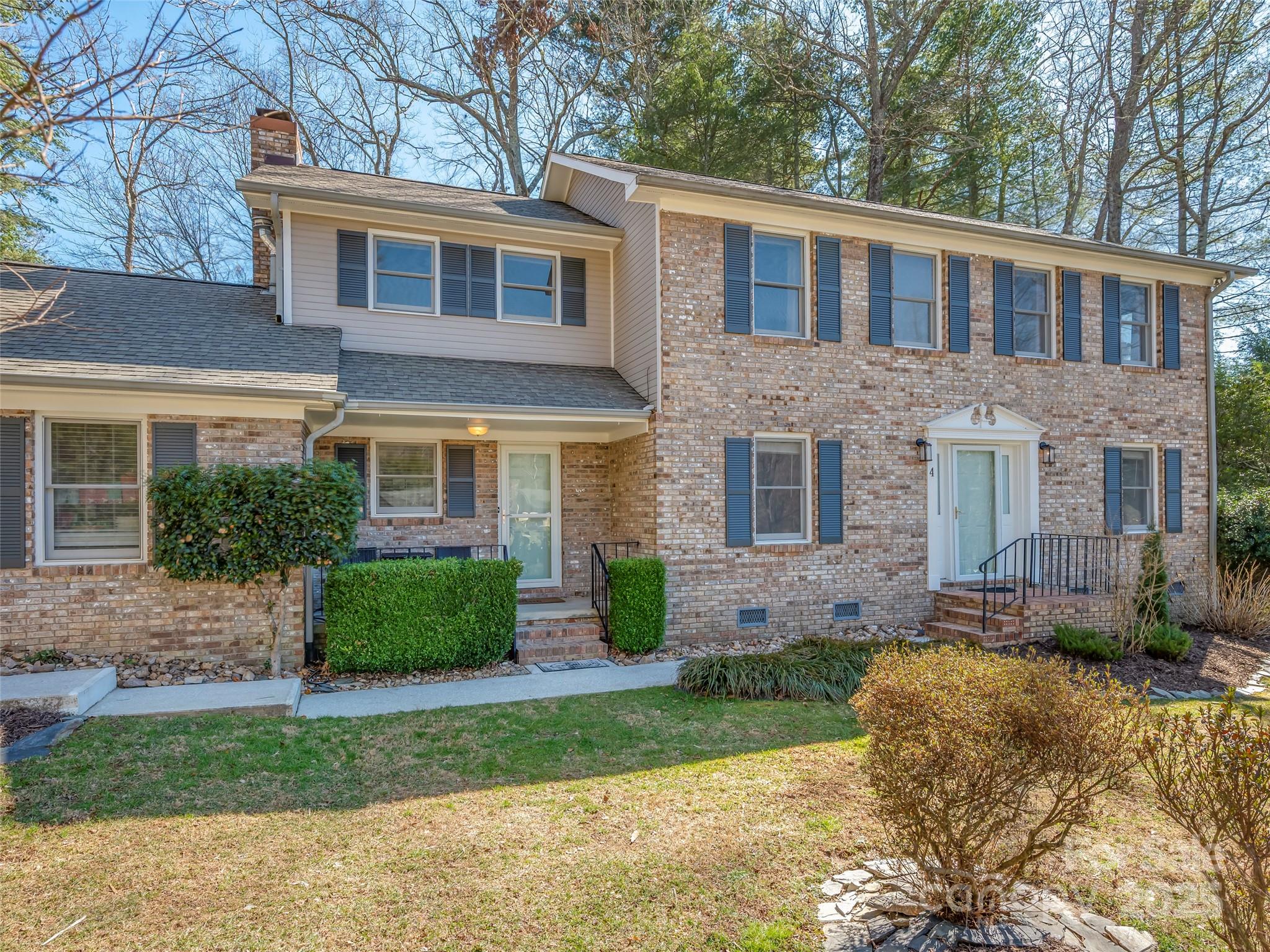 4 Bridle Path Court