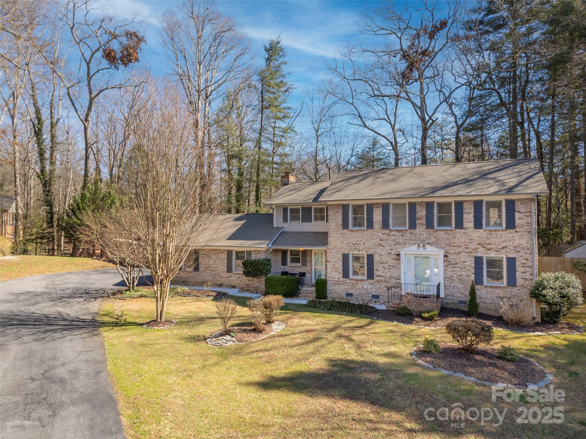 4 Bridle Path Court