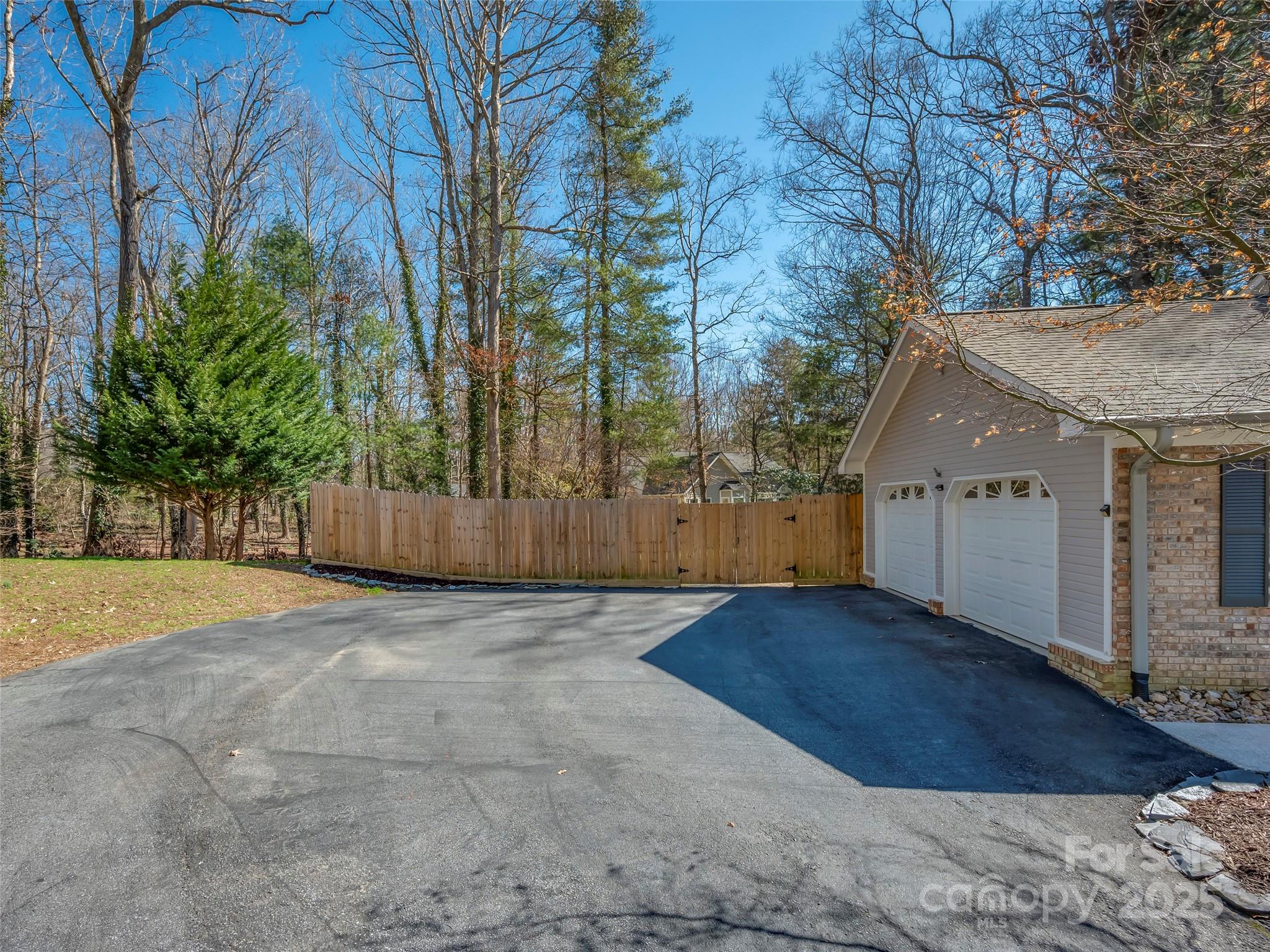 4 Bridle Path Court