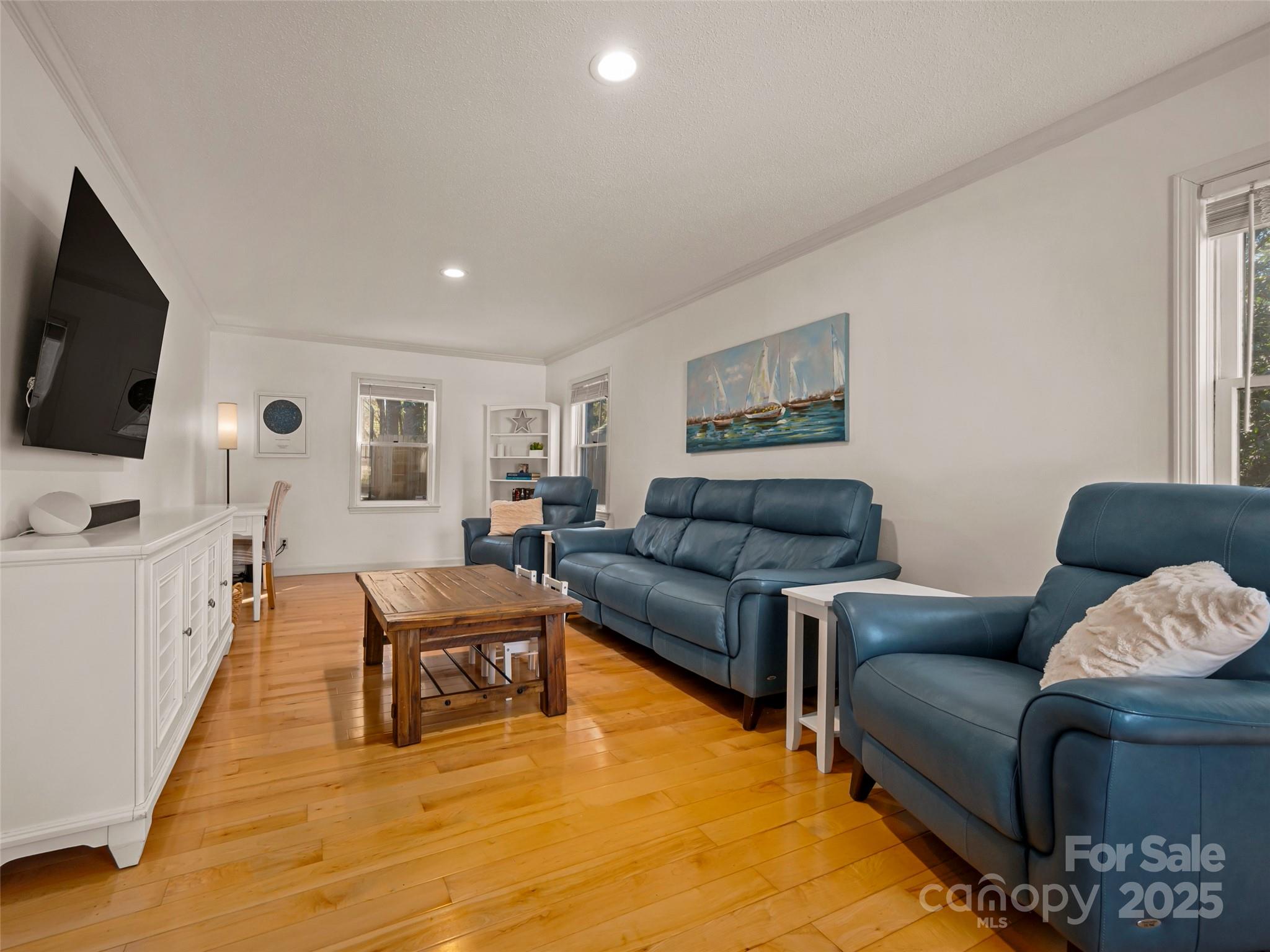 4 Bridle Path Court