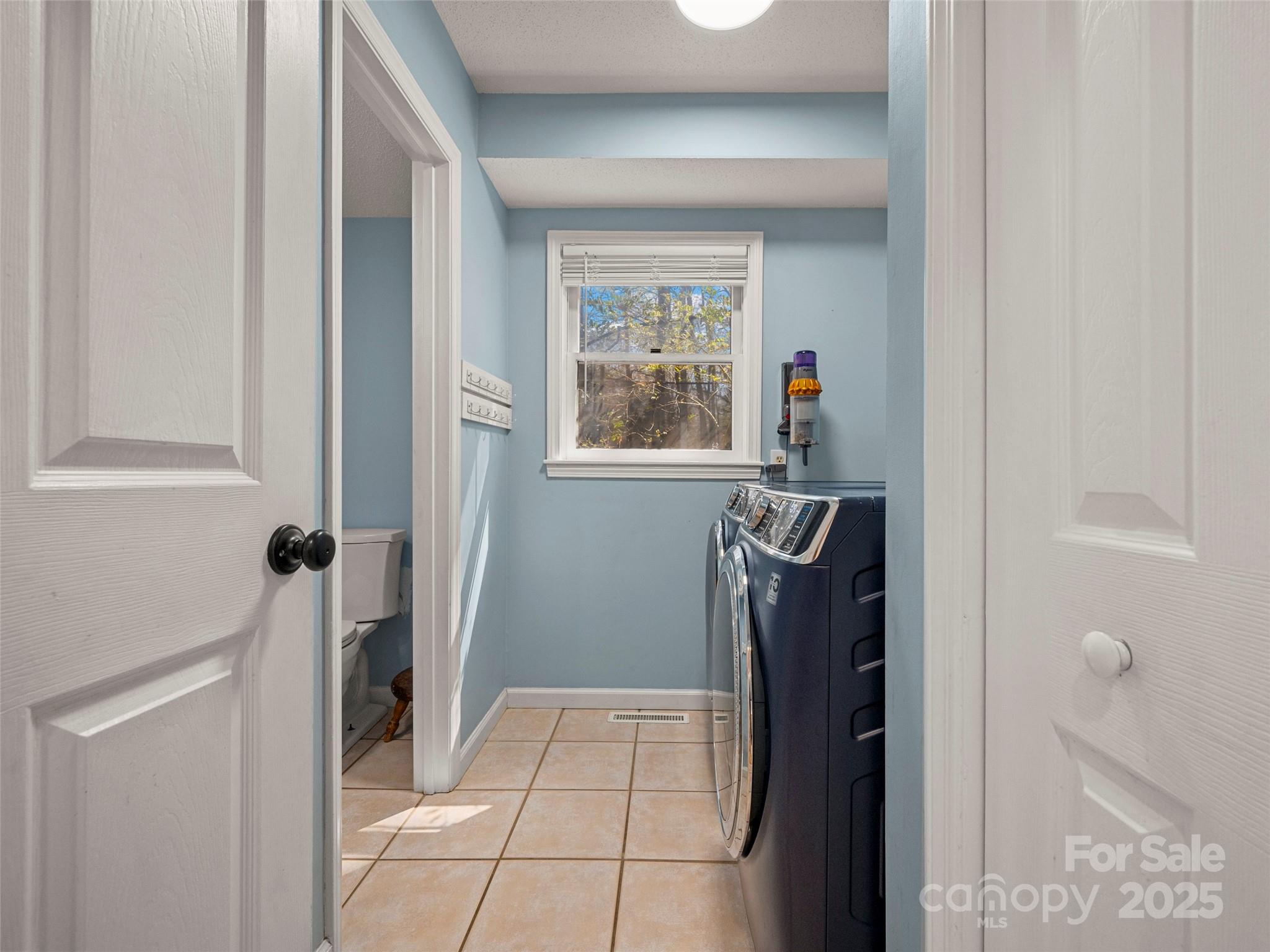 4 Bridle Path Court