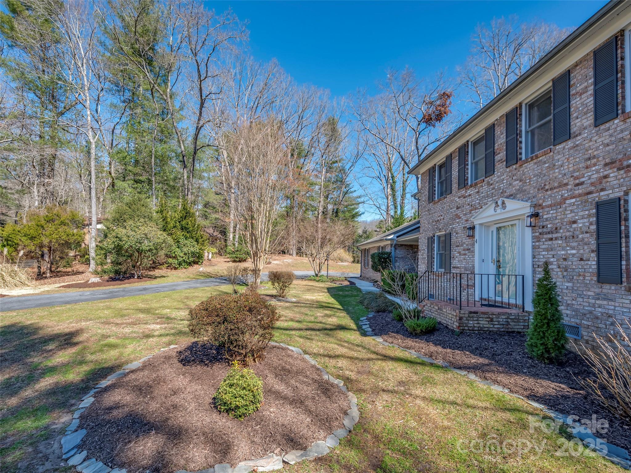 4 Bridle Path Court
