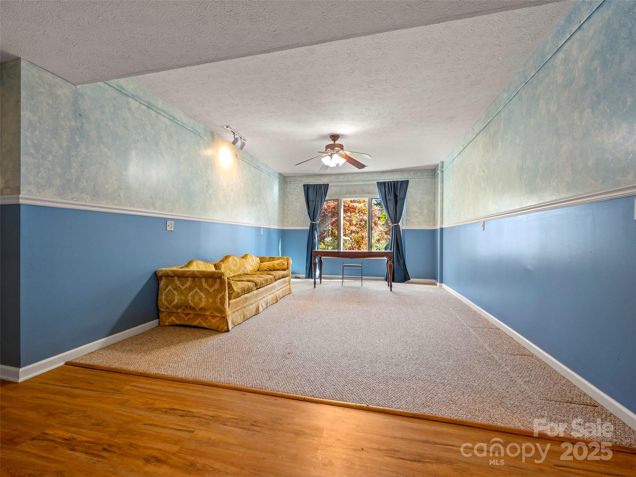 510 E Crooked Creek Lane