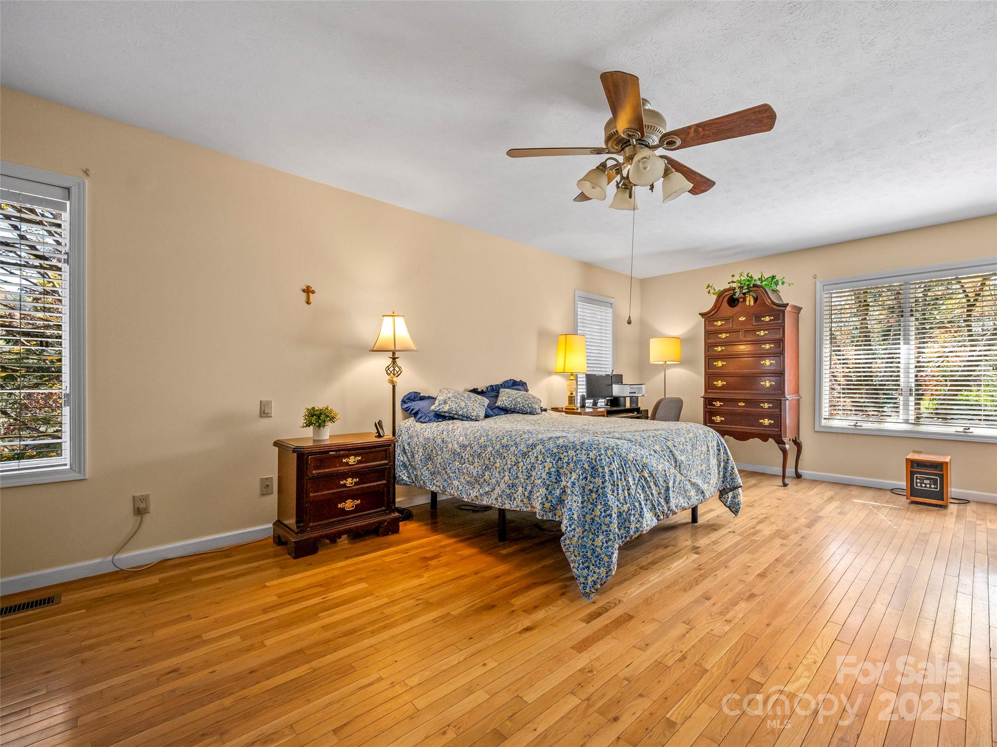 510 E Crooked Creek Lane