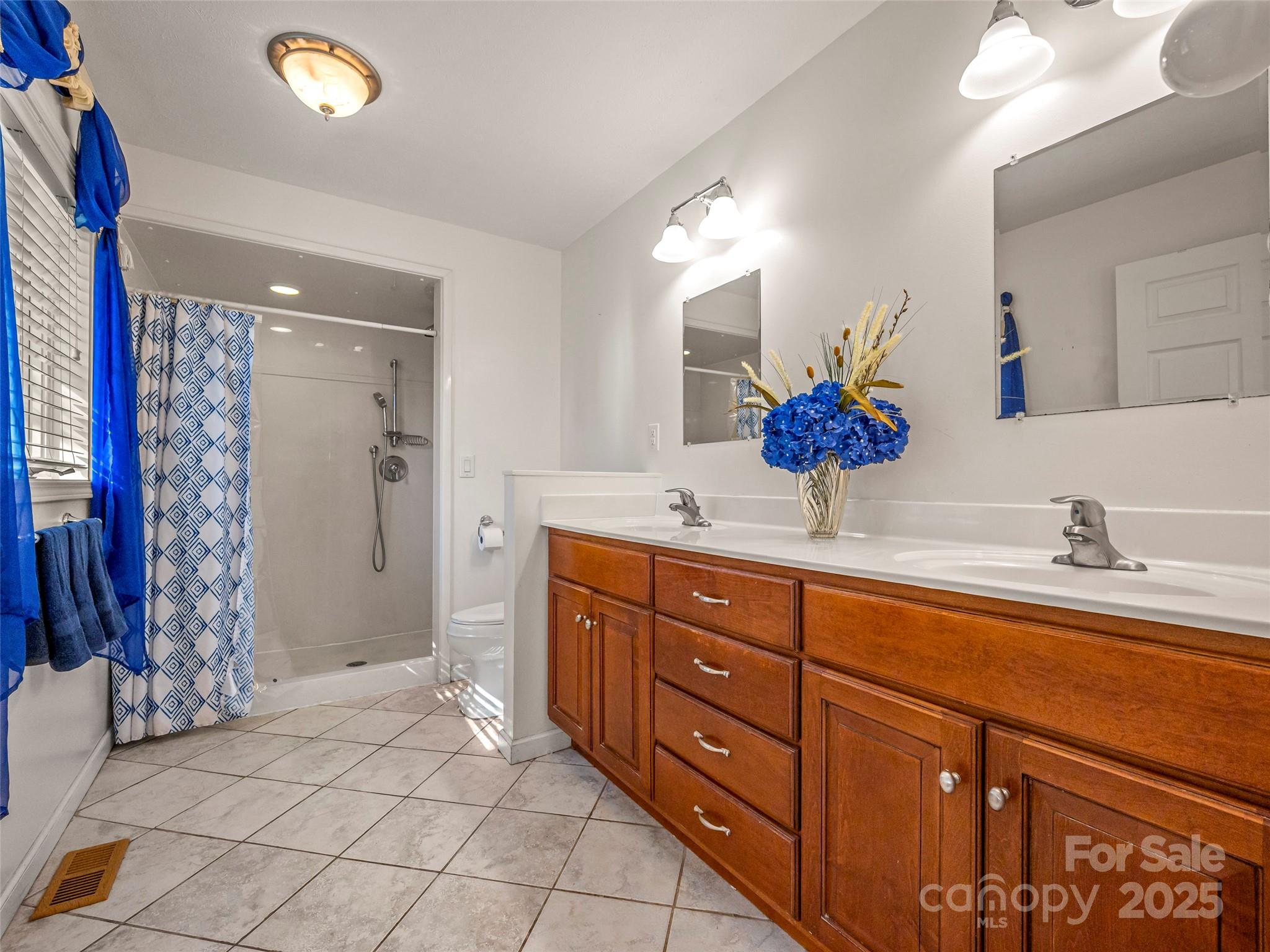 510 E Crooked Creek Lane