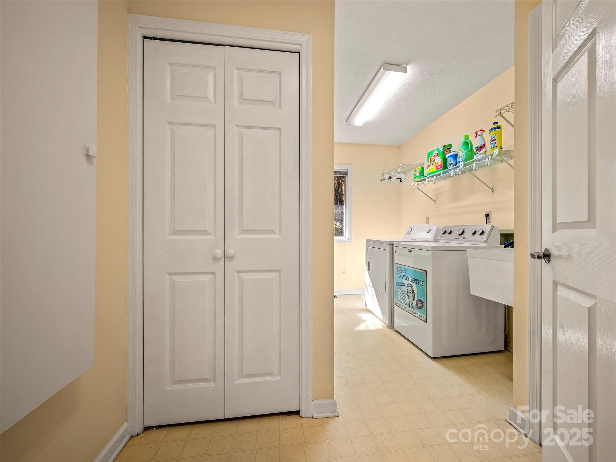 510 E Crooked Creek Lane