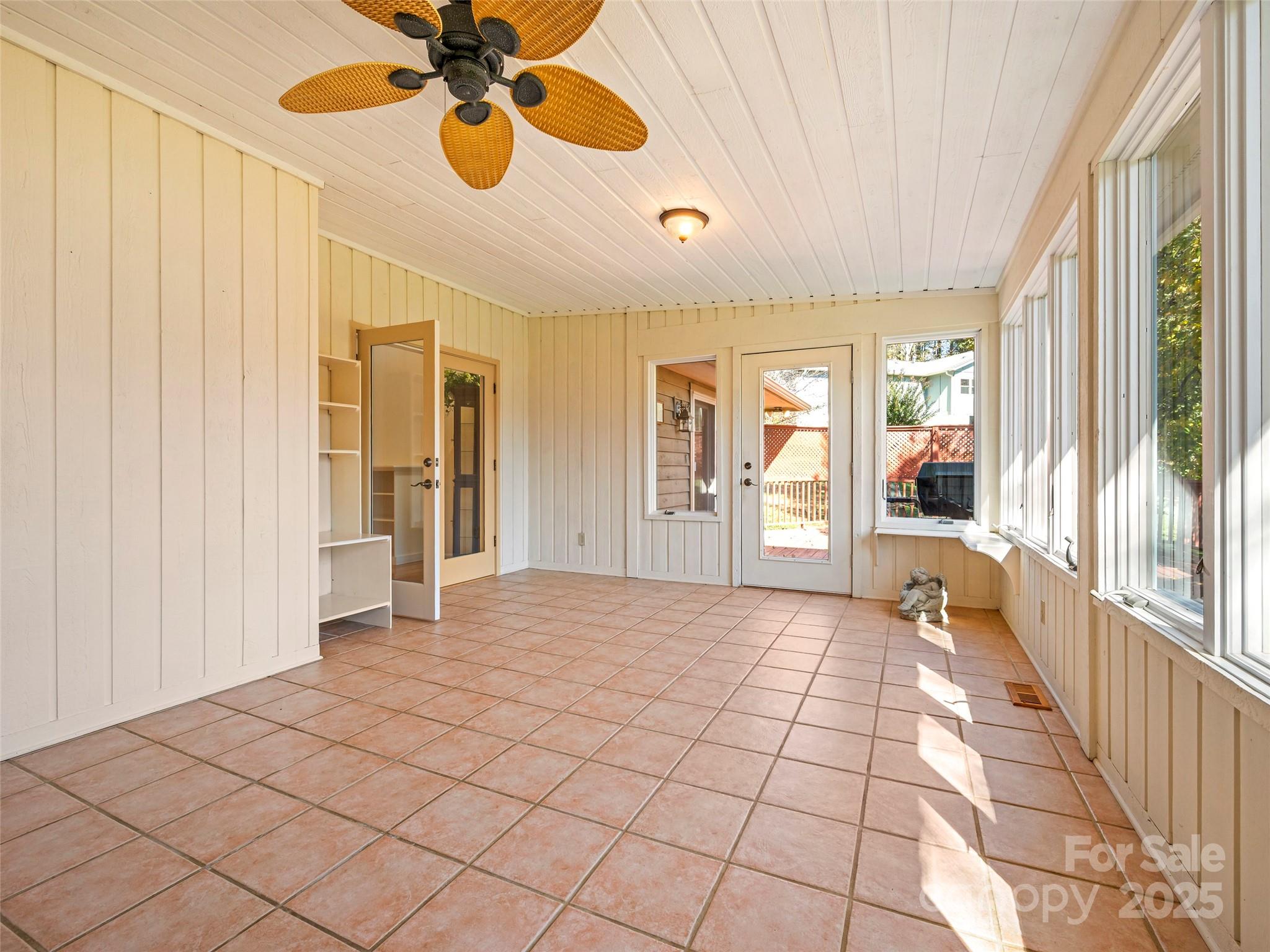 510 E Crooked Creek Lane