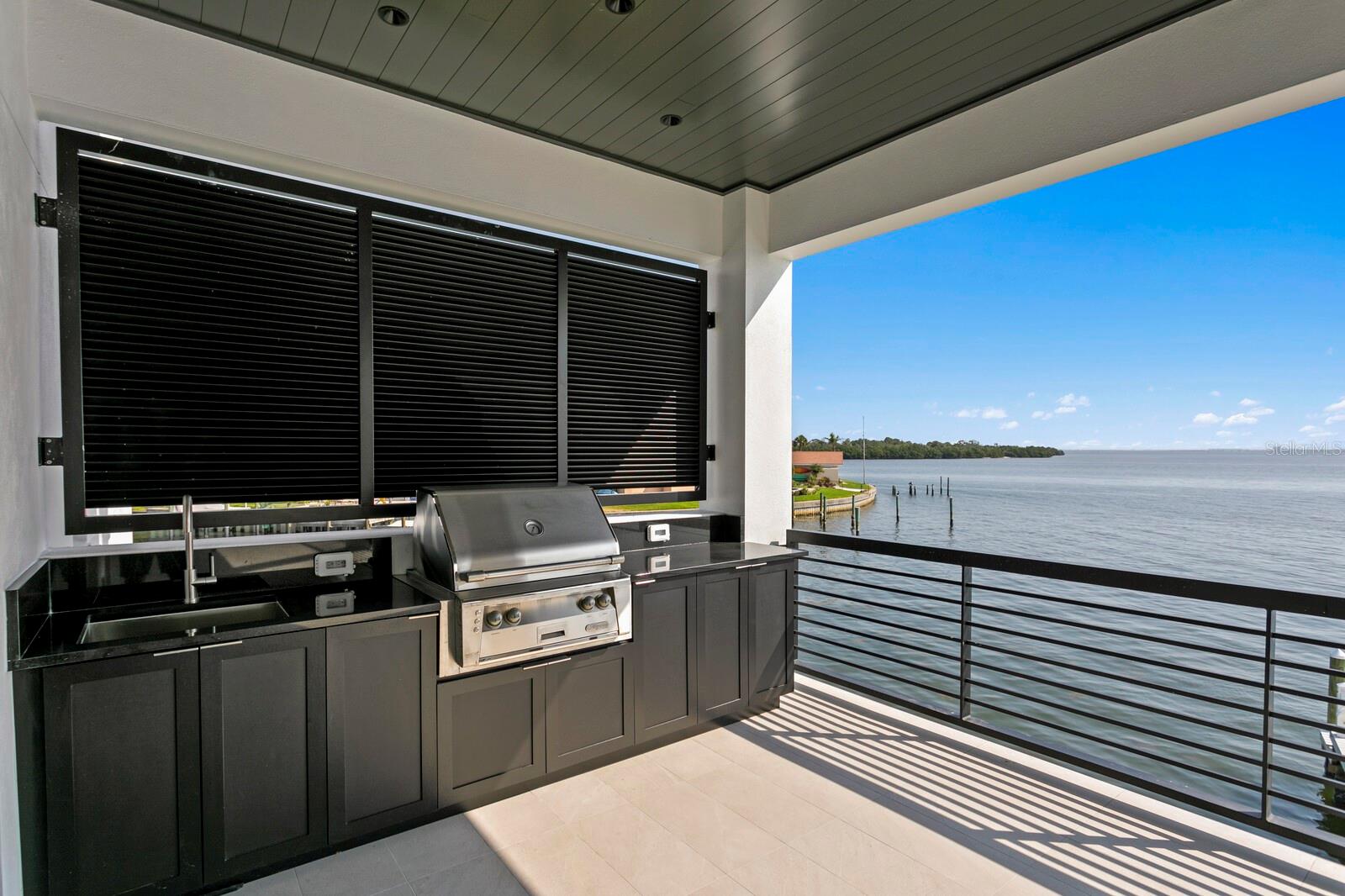 2087 MICHIGAN AVE NE