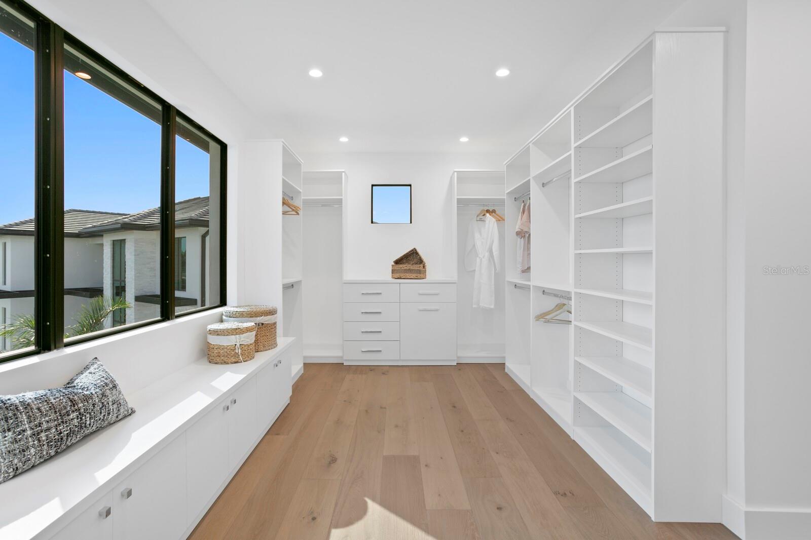 2087 MICHIGAN AVE NE