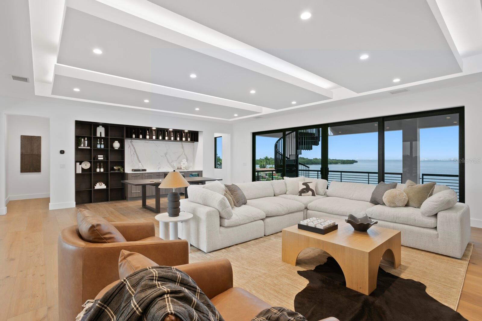 2087 MICHIGAN AVE NE