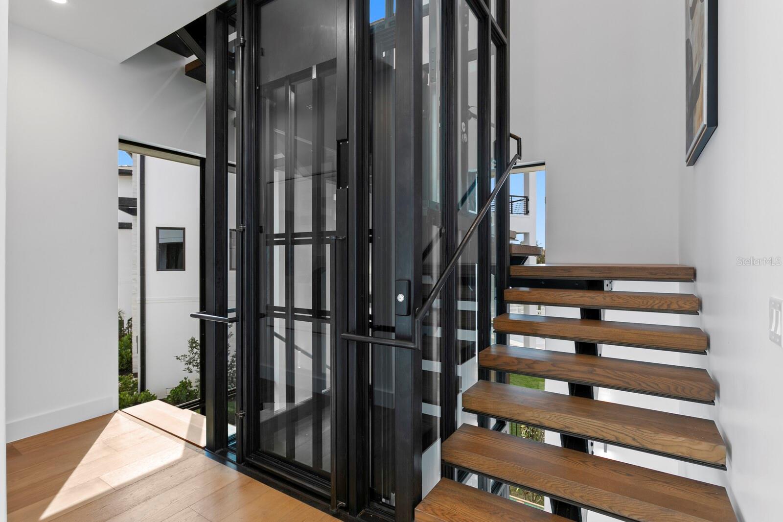 2087 MICHIGAN AVE NE