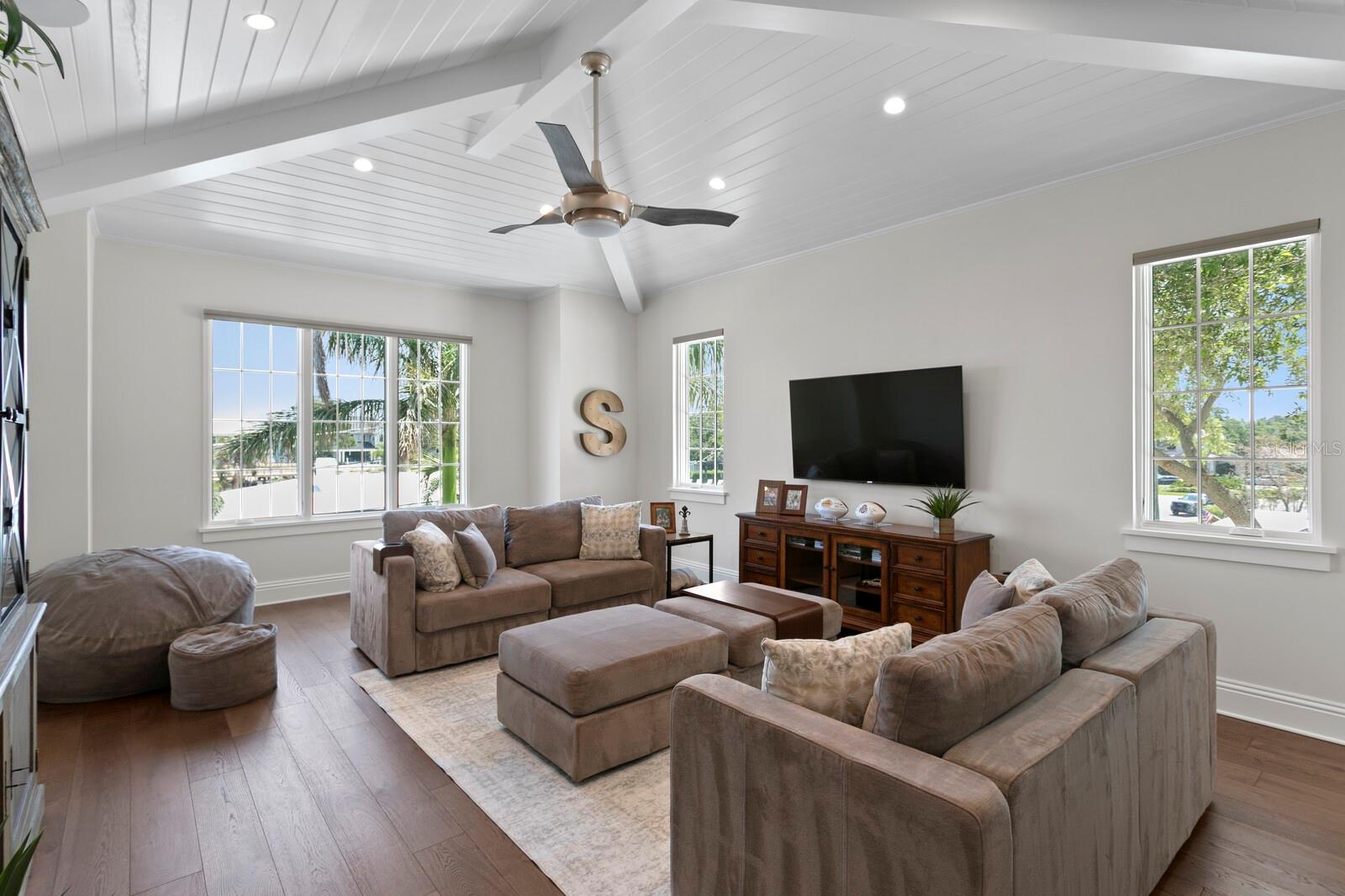 5110 W LONGFELLOW AVE