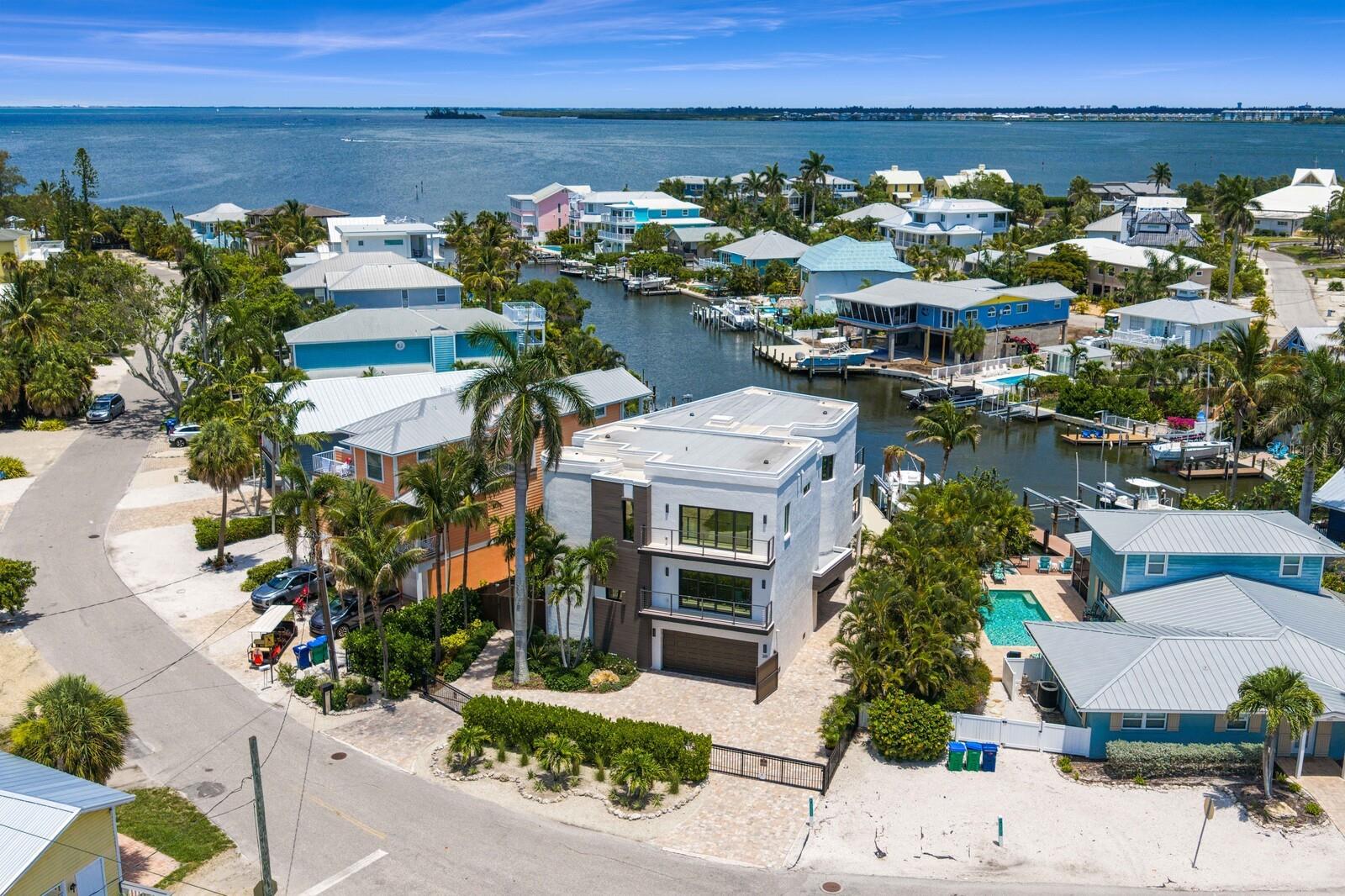 201 N HARBOR DR