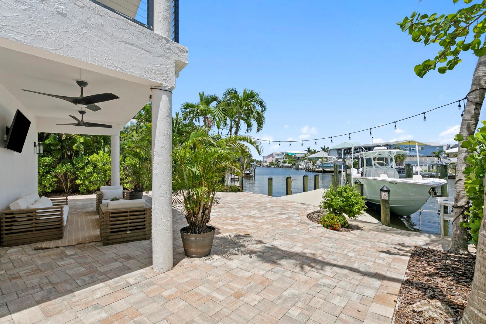 201 N HARBOR DR