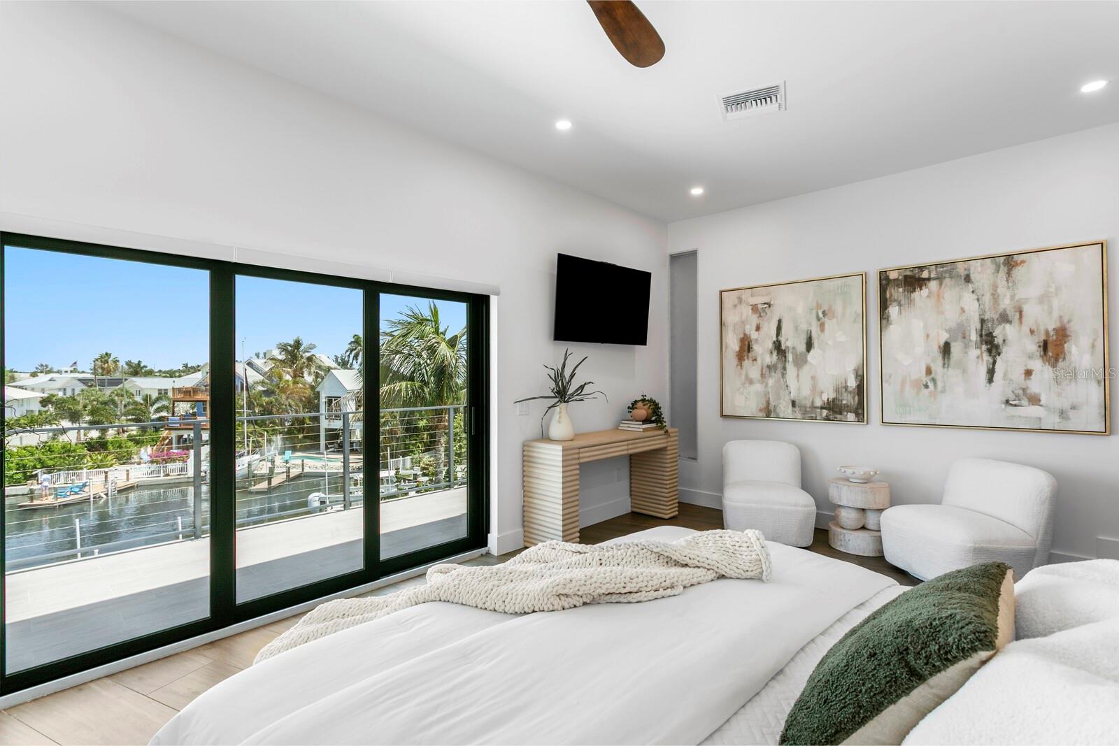 201 N HARBOR DR