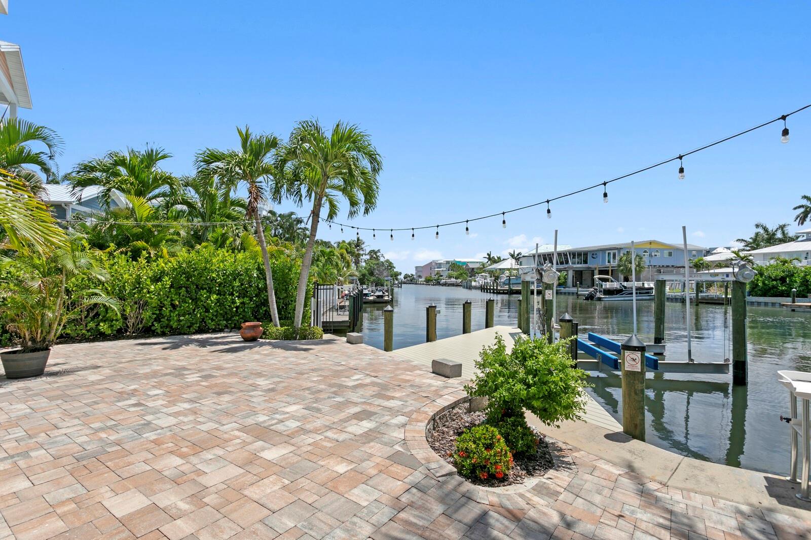 201 N HARBOR DR