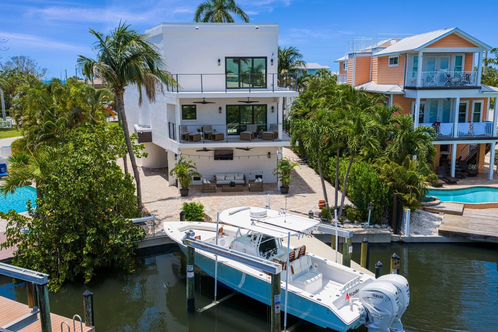 201 N HARBOR DR
